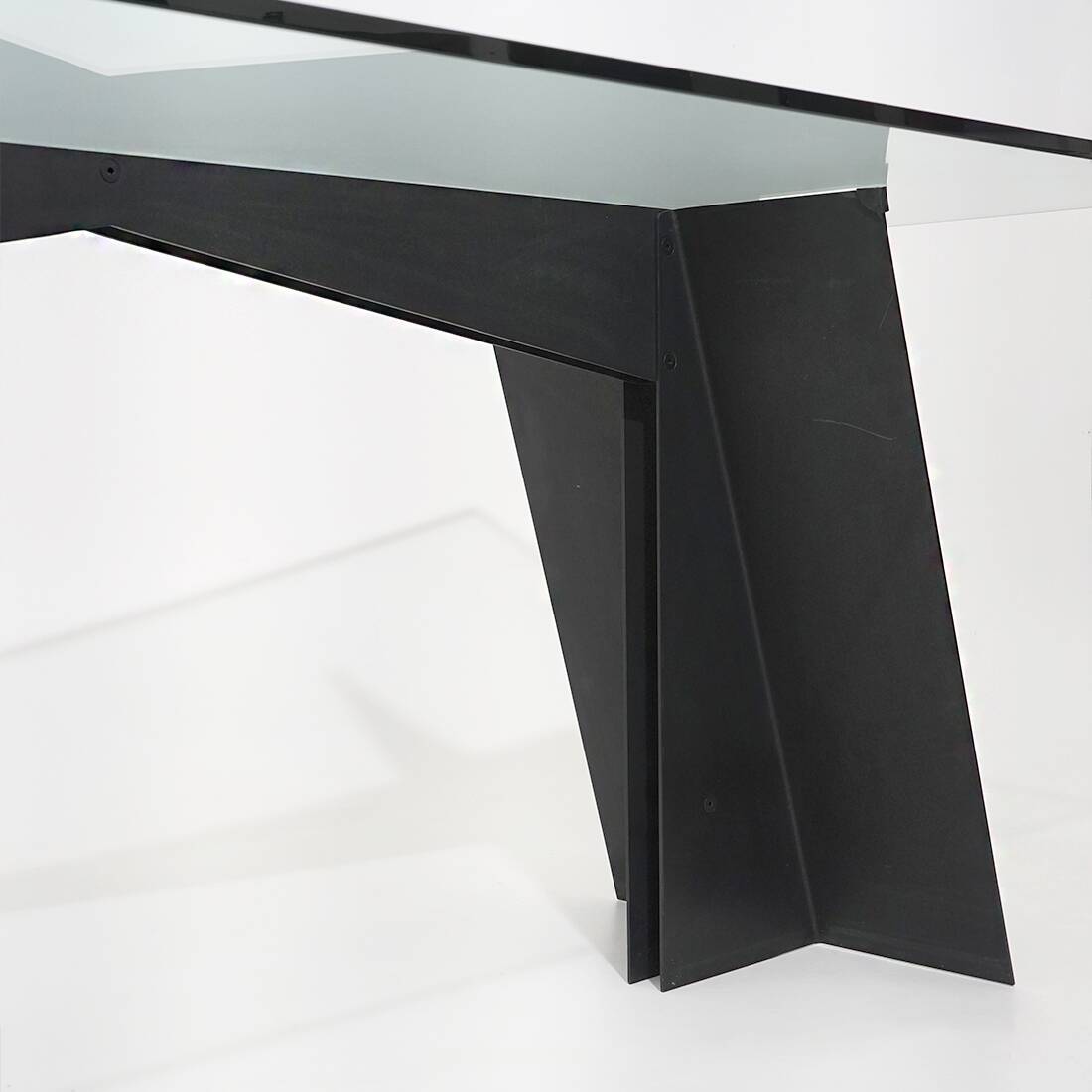 Table en verre et métal noir, années 1970