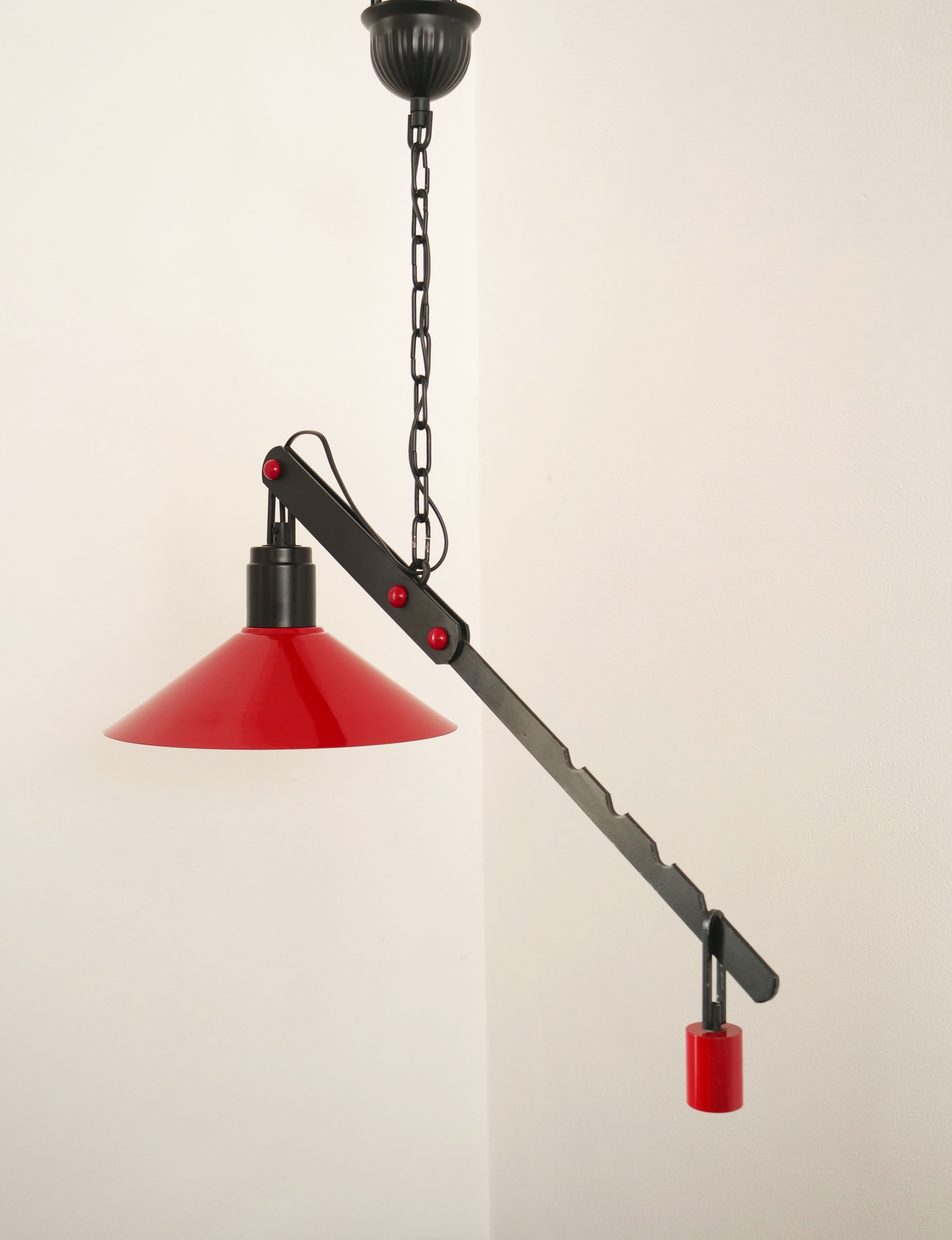Danish suspension with balance counterweight