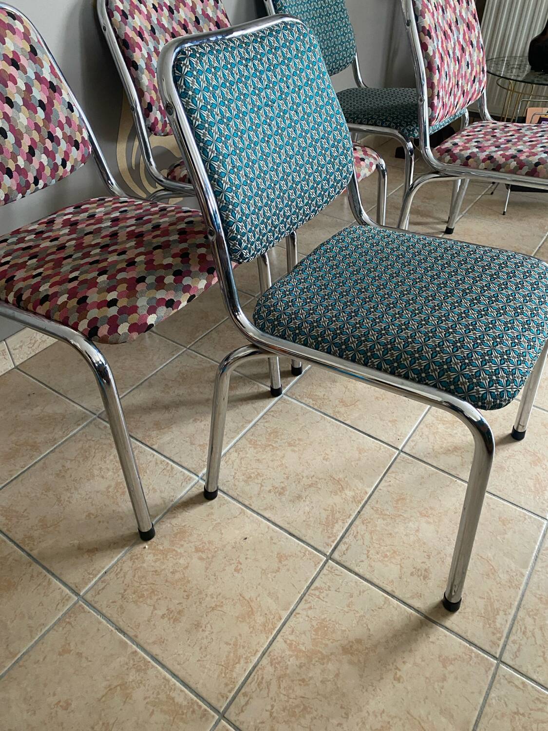 Set of 5 chrome chairs from the 1970s.