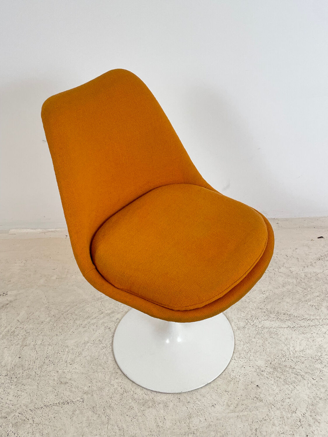 Tulip chair by Eero Saarinen Knoll international 1970