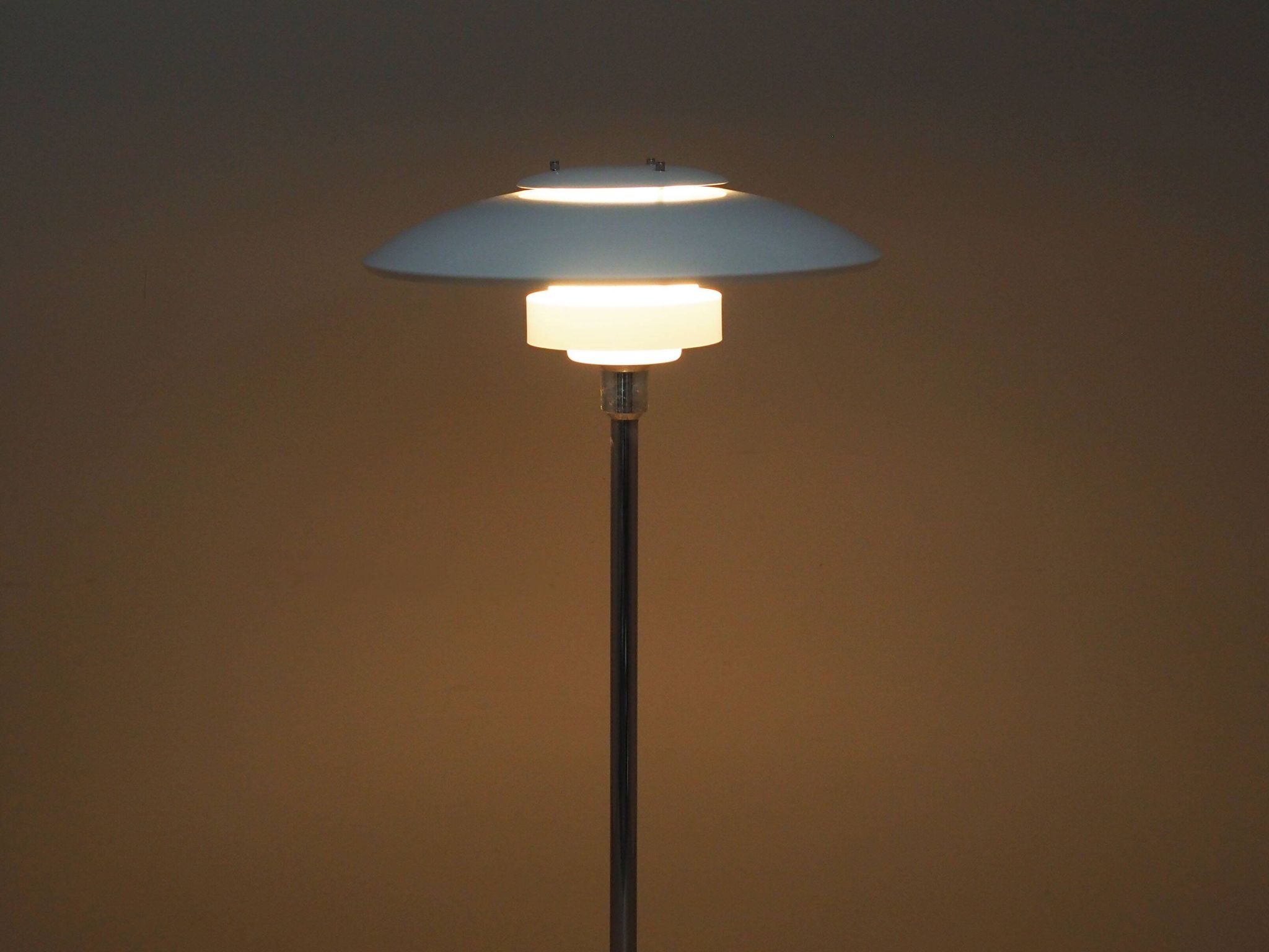 Lampadaire danois par Simon Henningsen pour Lyskaer, années 1970