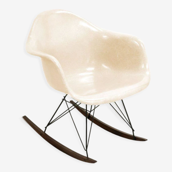 Rocking chair Parchemin de Charles & Ray Eames - Herman Miller 1970