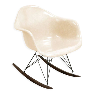 Rocking chair Parchemin de Charles & Ray Eames - Herman Miller 1970