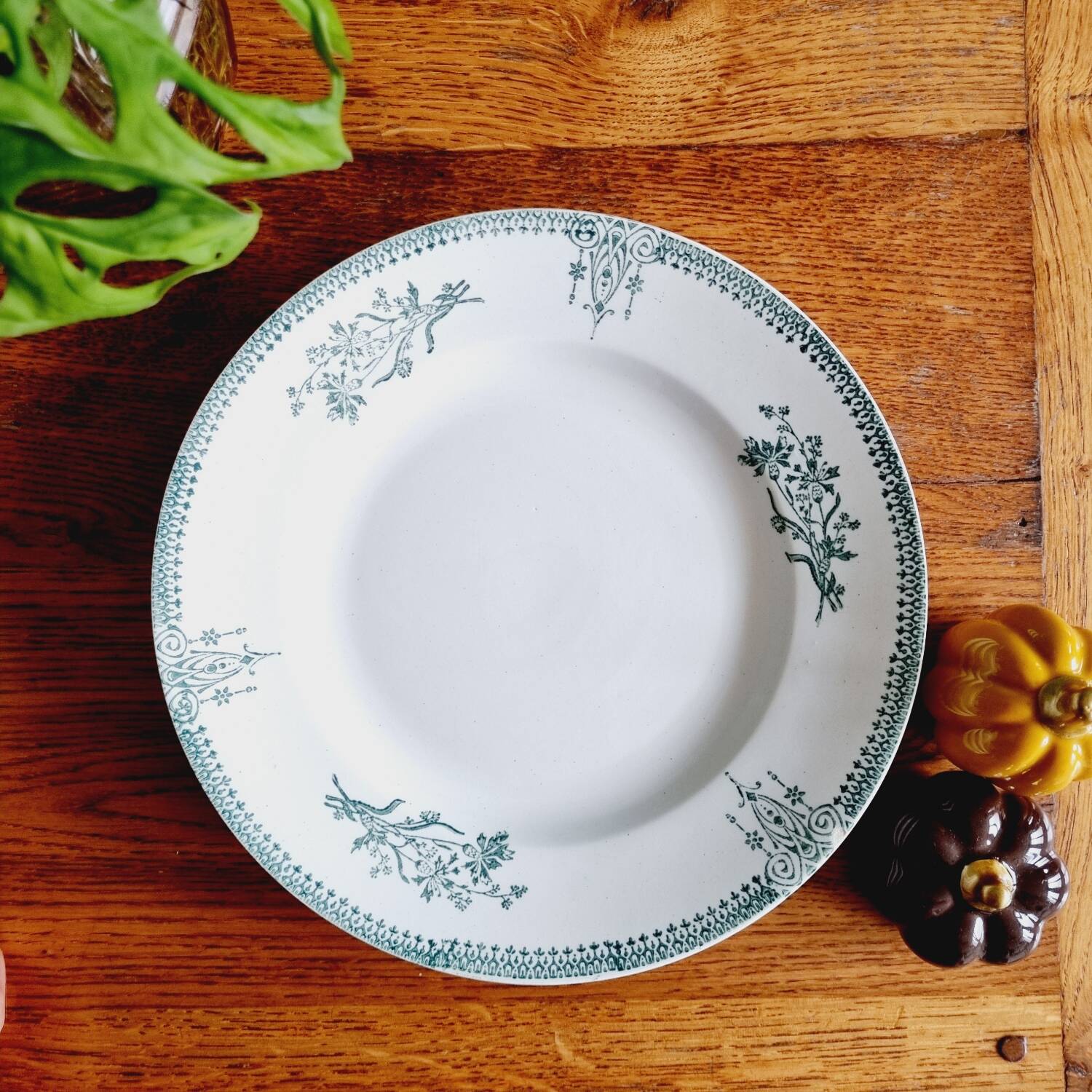 Set of 12 flat plates with slight defects Saint Amand 1932