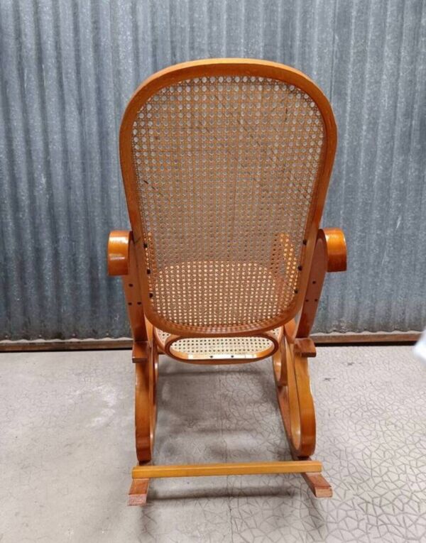 Rocking-chair en bois courbé et cannage osier rotin