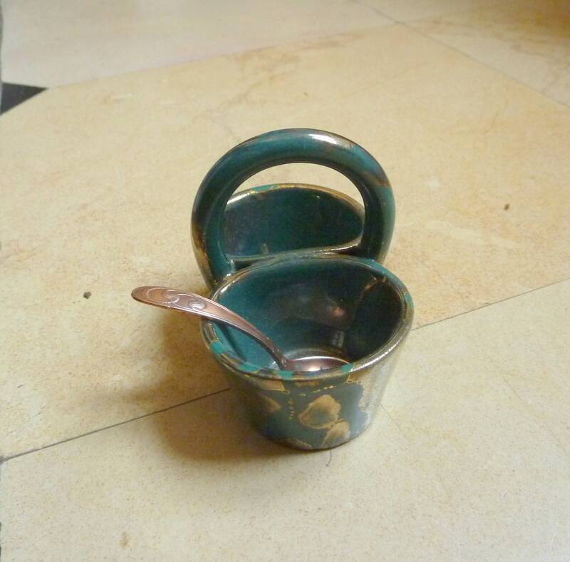 Salt and pepper shaker in gres Artceram Art Nouveau basket shape with spoon.