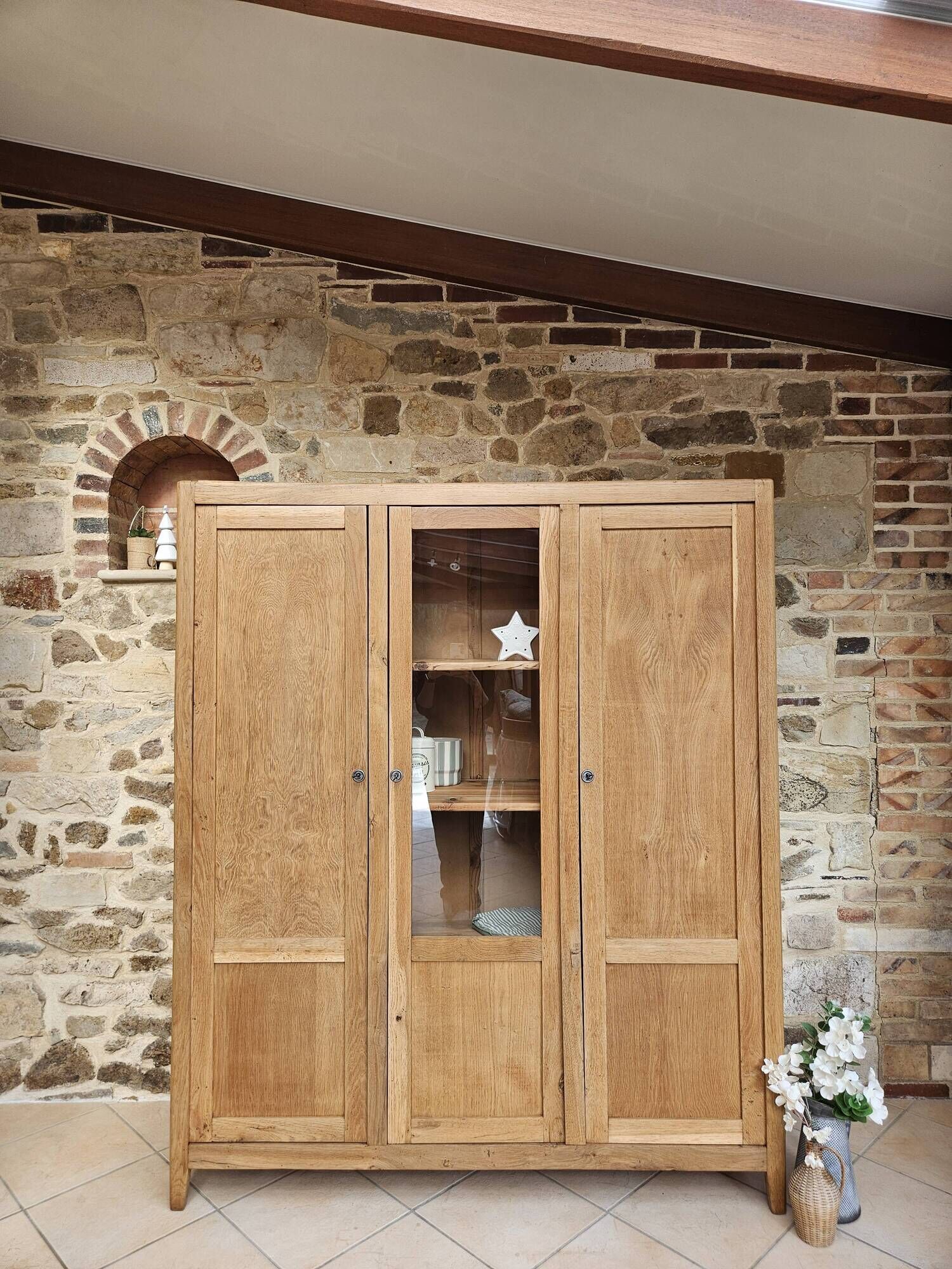 Parisian display cabinet