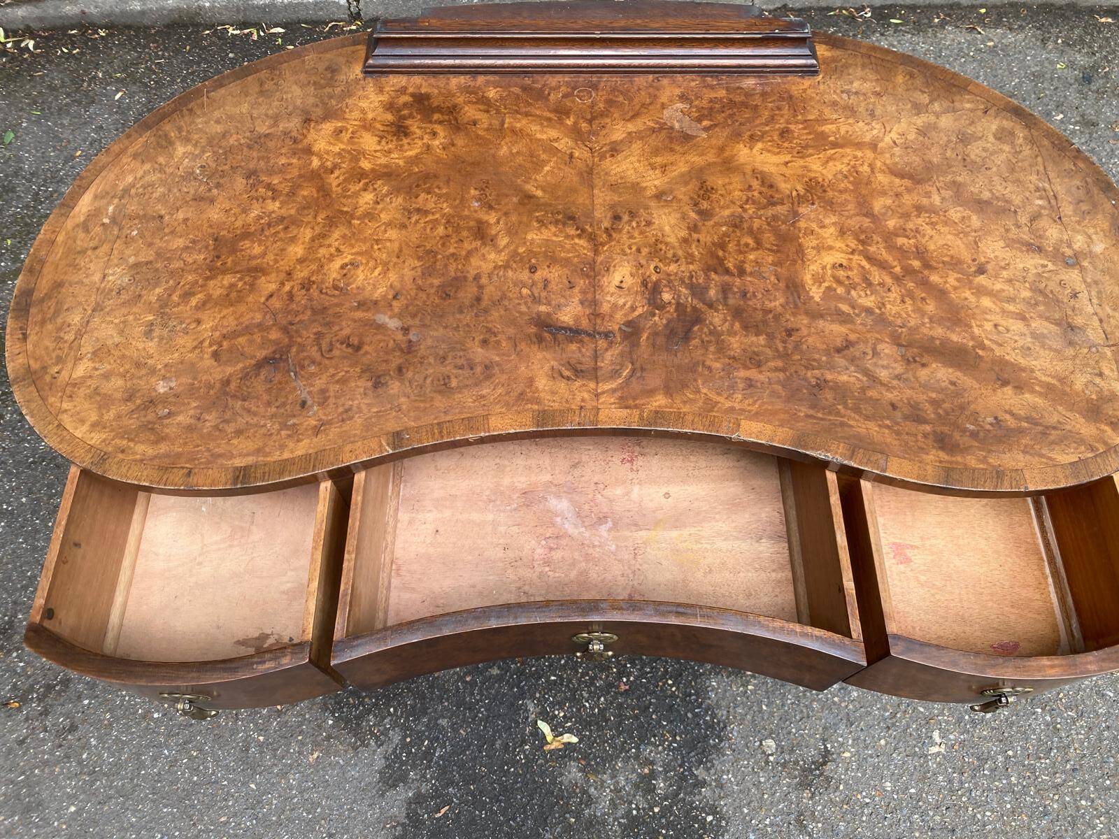 Console lady's desk in walnut burl from the early 20th century.