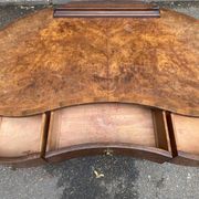 Console bureau de dame haricot en ronce de noyer début 20ème