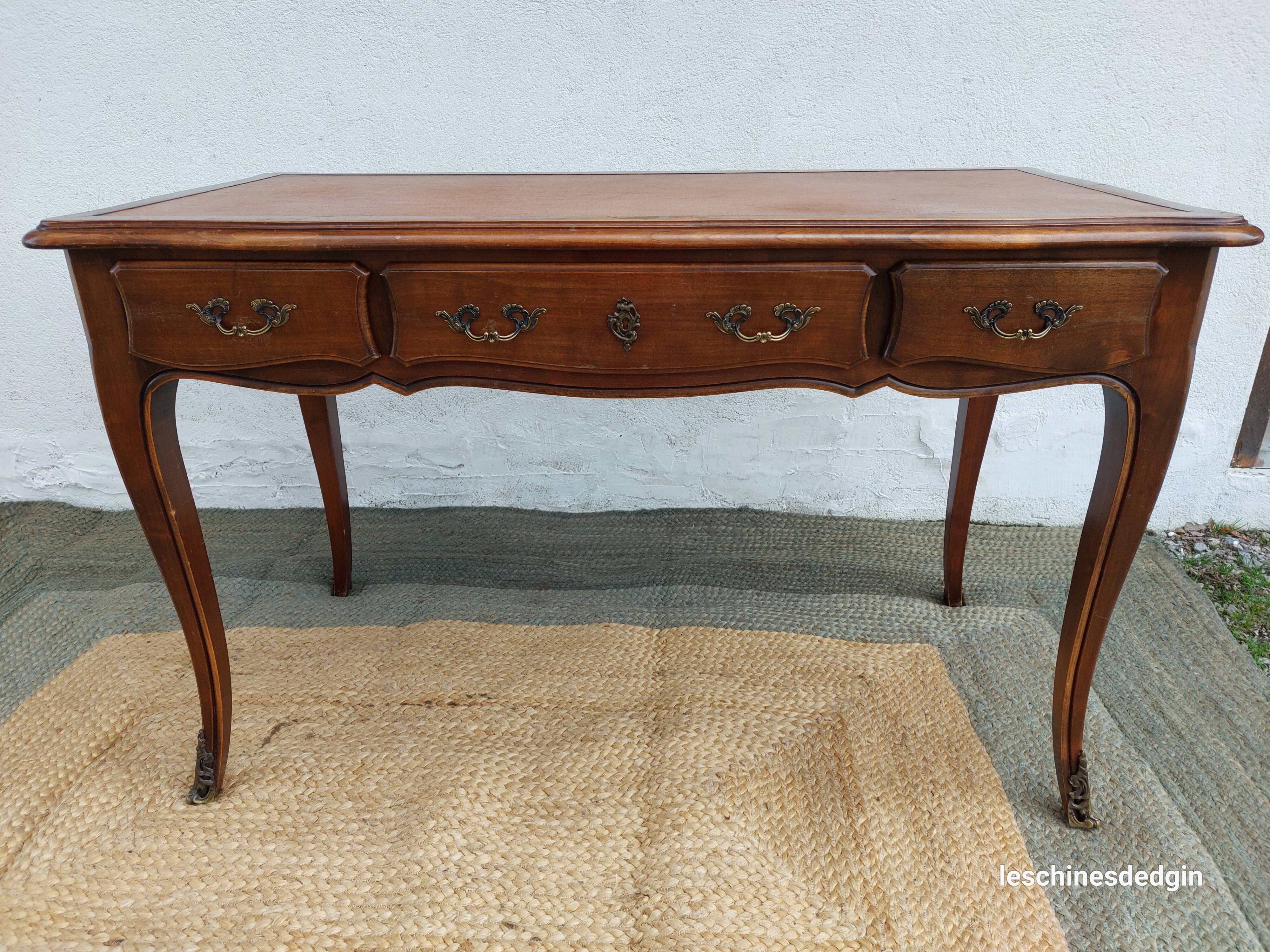 Louis XV style desk in wood, with a brown leather top.