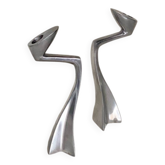 Paire de bougeoirs en aluminium par Matthew Hilton