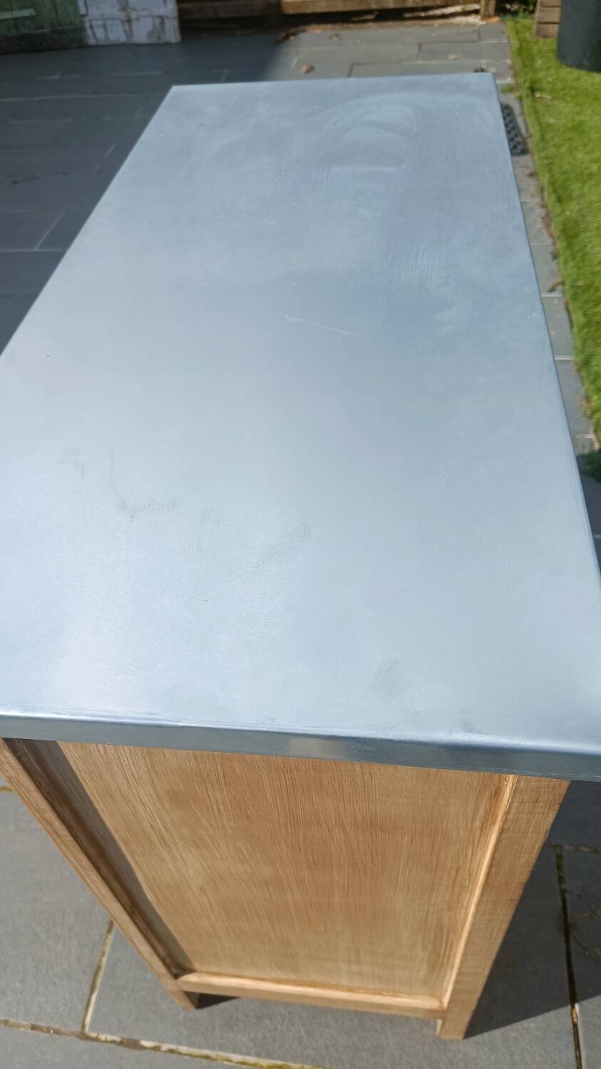 Patinated Parisian buffet – Zinc tray