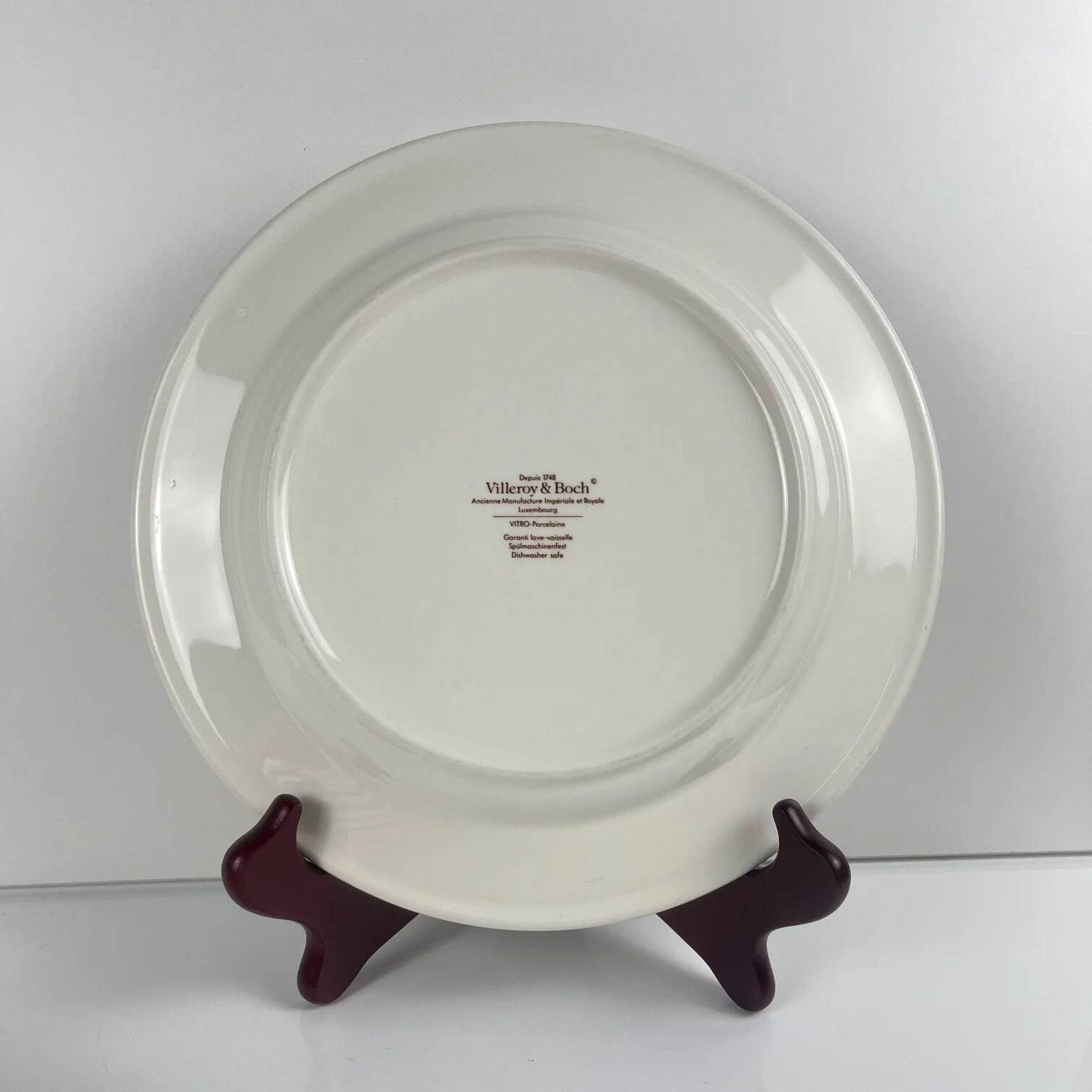 Set of 6 flat plates Villeroy & Boch, burgundy/purple rim, 20th century.