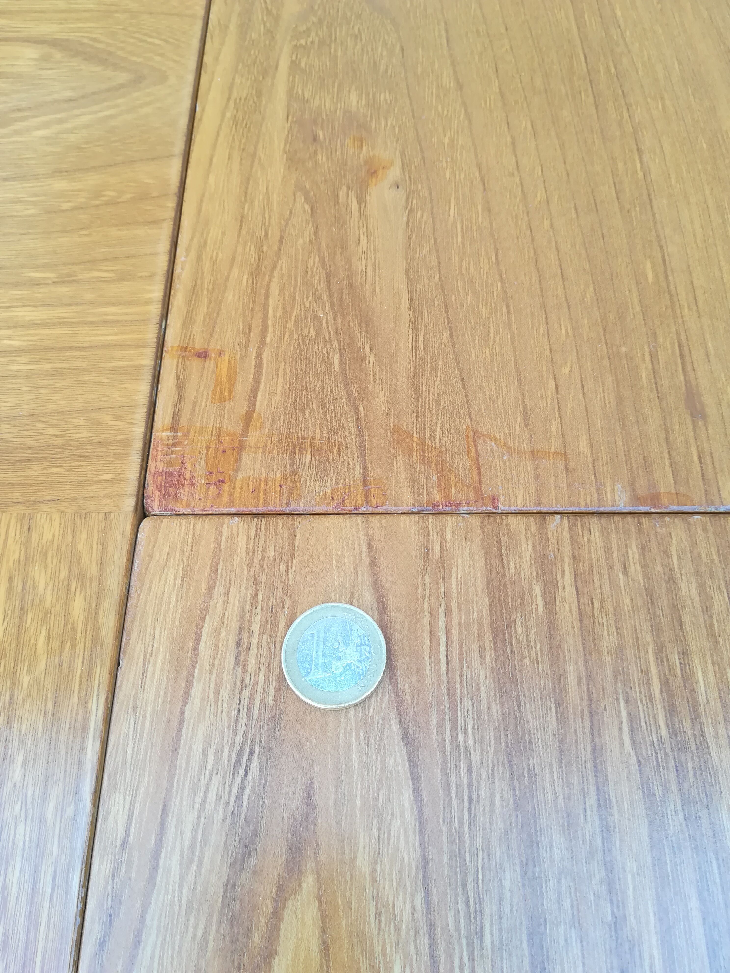 House Regain elm table with two extensions