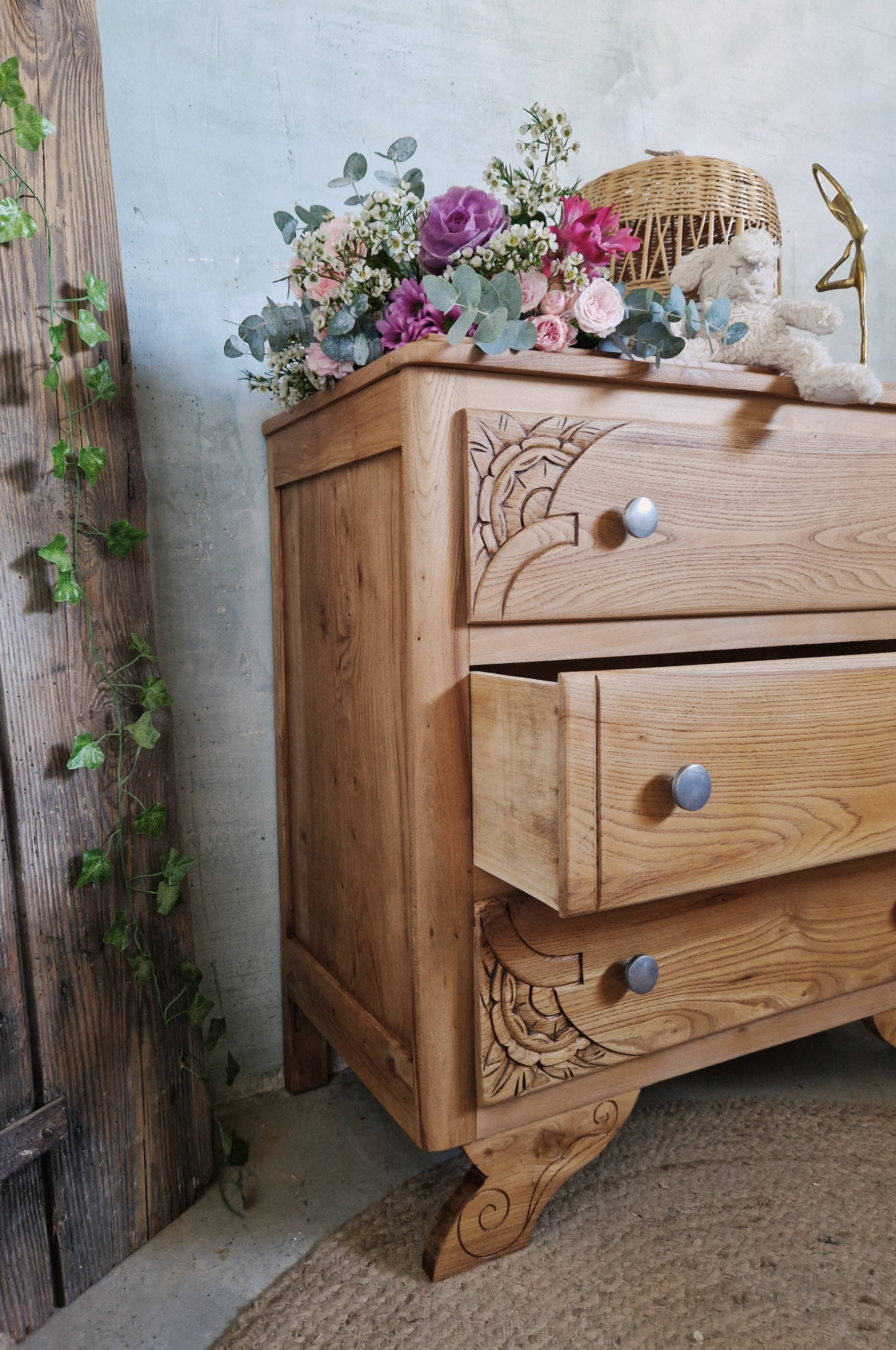 Beautiful Art Deco chest of drawers