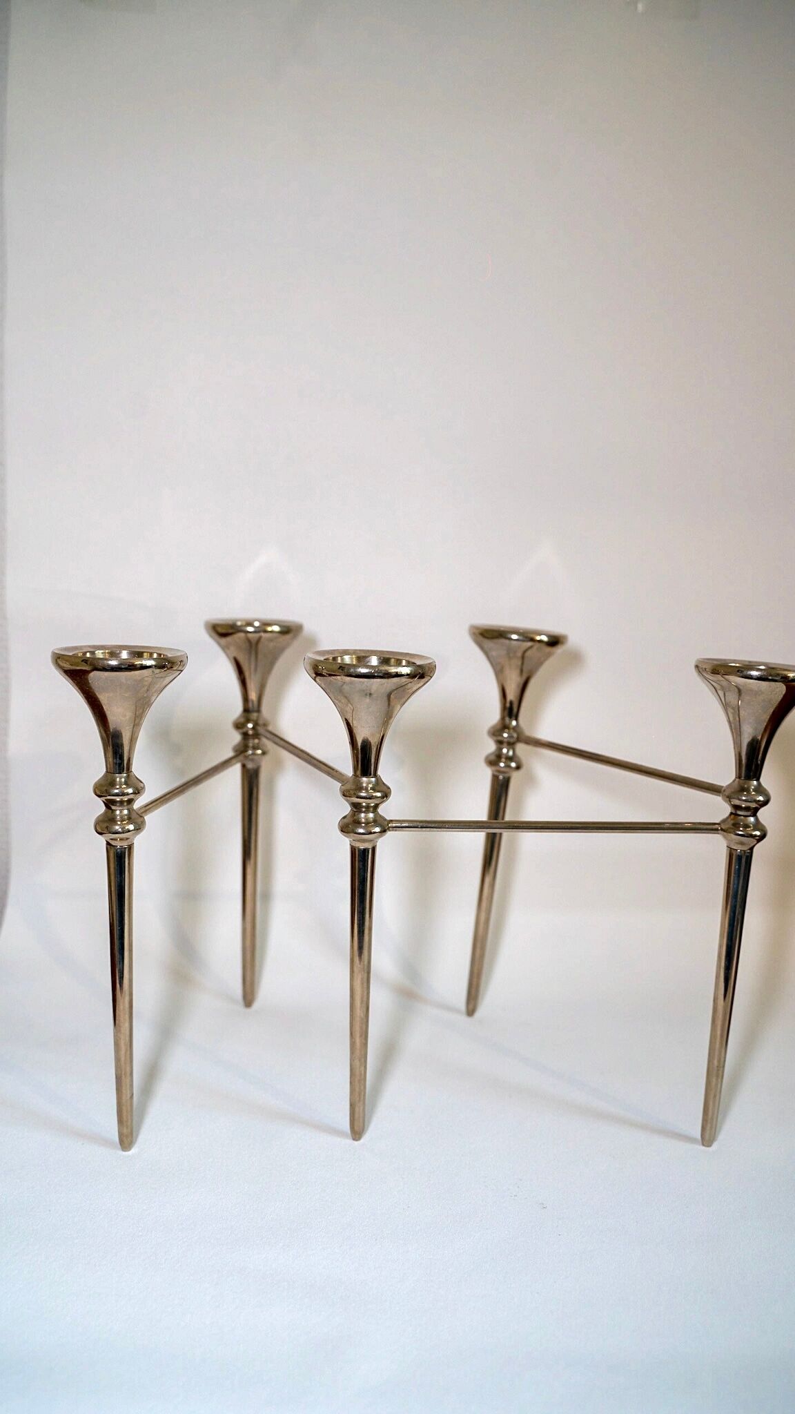 Vintage chandelier with 5 articulated arms in silver chromed steel, French design 70s.