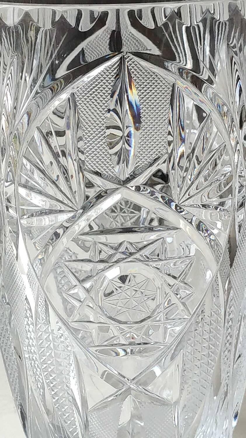 Boho chic vase in cut bohemian crystal. starry/crossions/foliage patterns. 20 x 12 cm