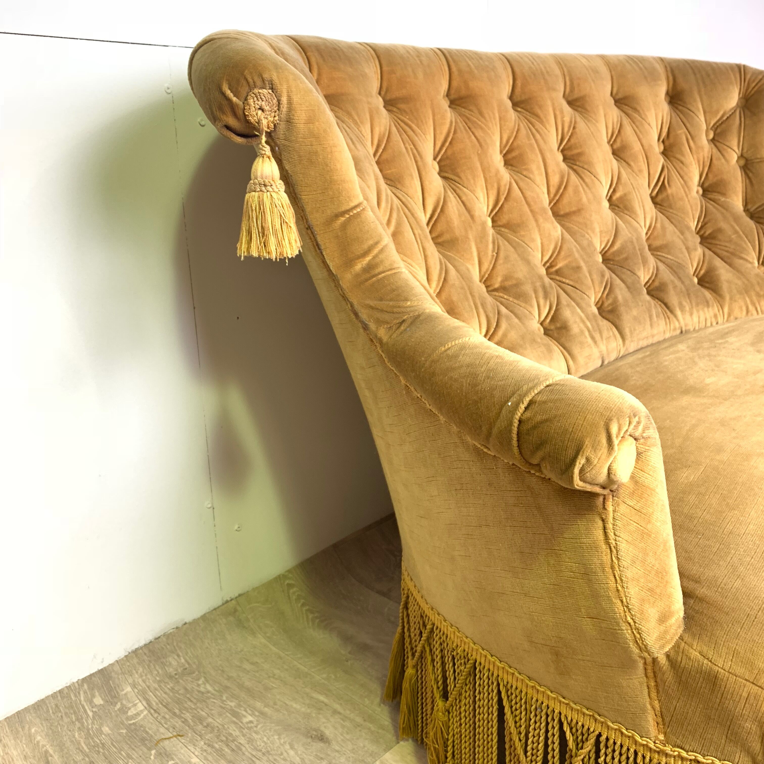 Sofa yellow velvet