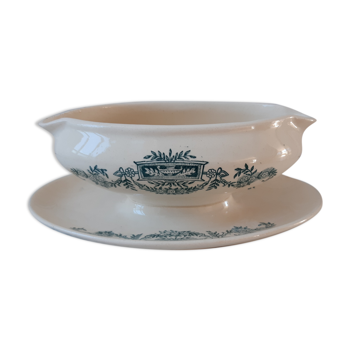 Saucière terre de fer Longchamp late nineteenth