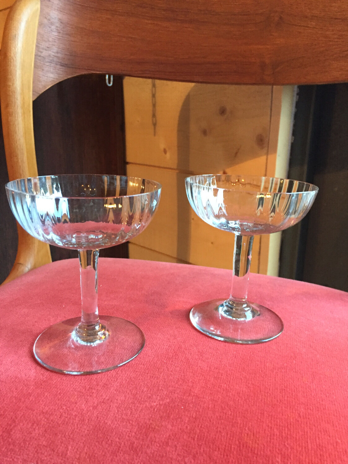 2 champagne glasses