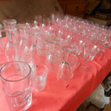 Centaine de verre certains en cristal