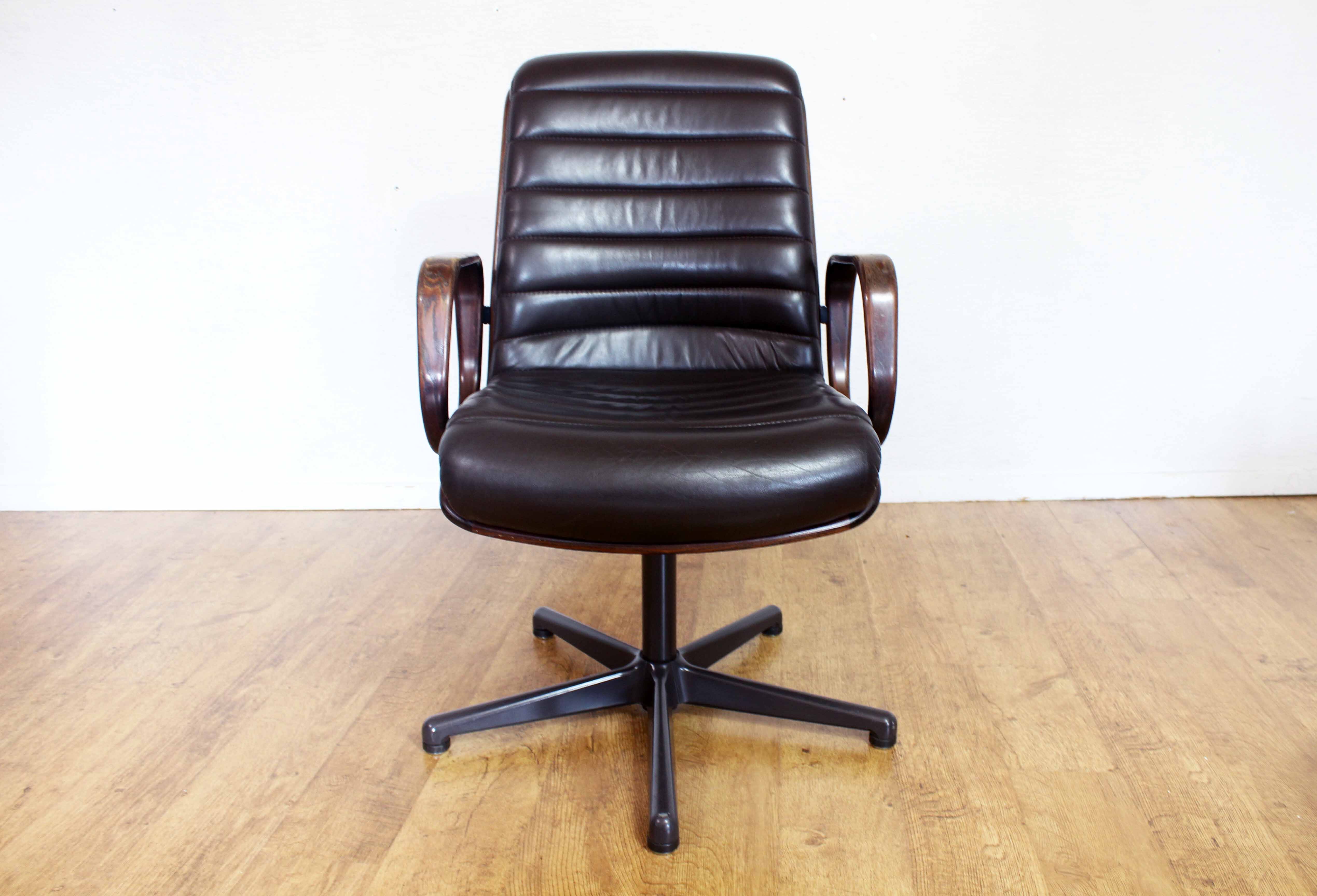 Stoll Giroflex conference chair in leather and 1960s wood
