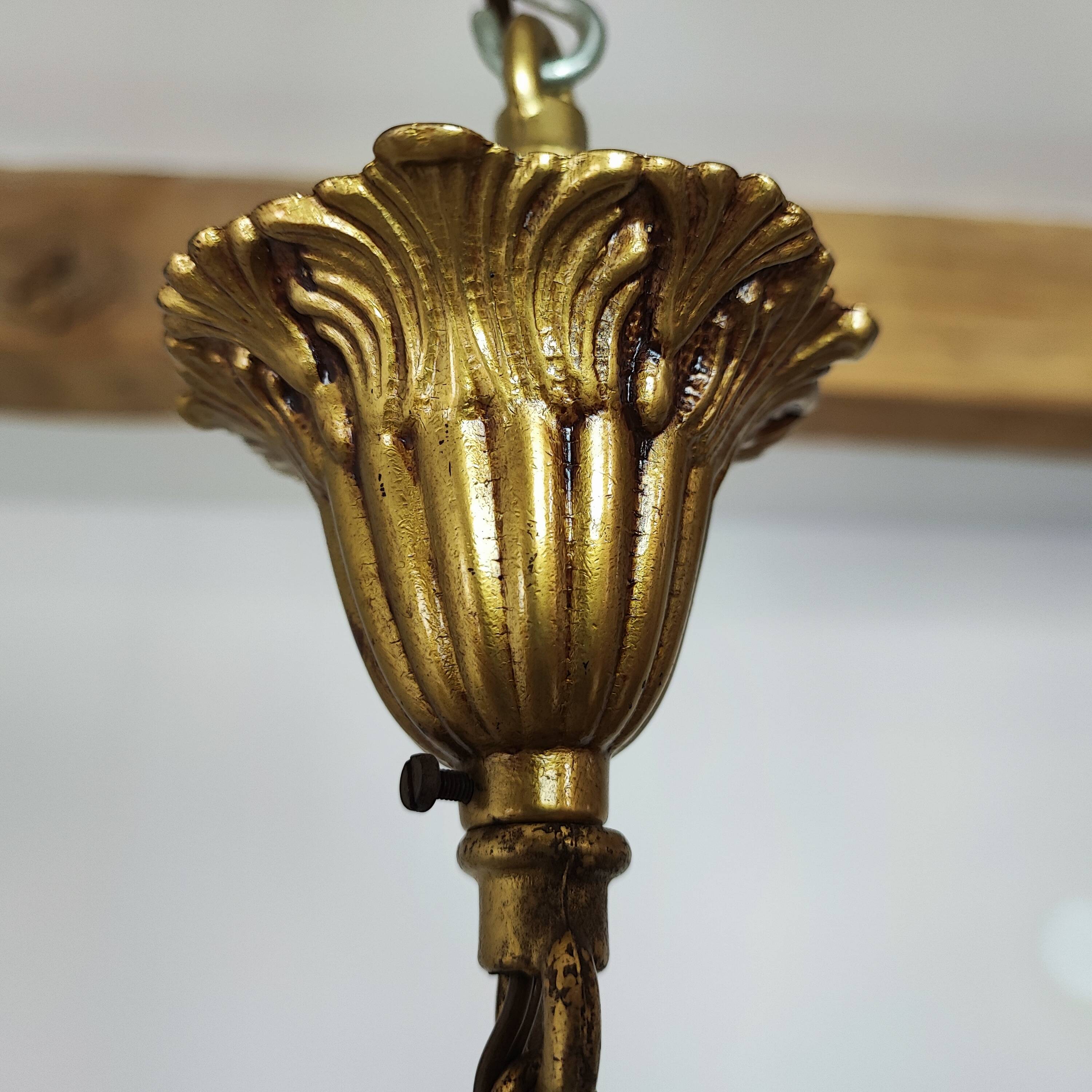 Balloon chandelier with pendants