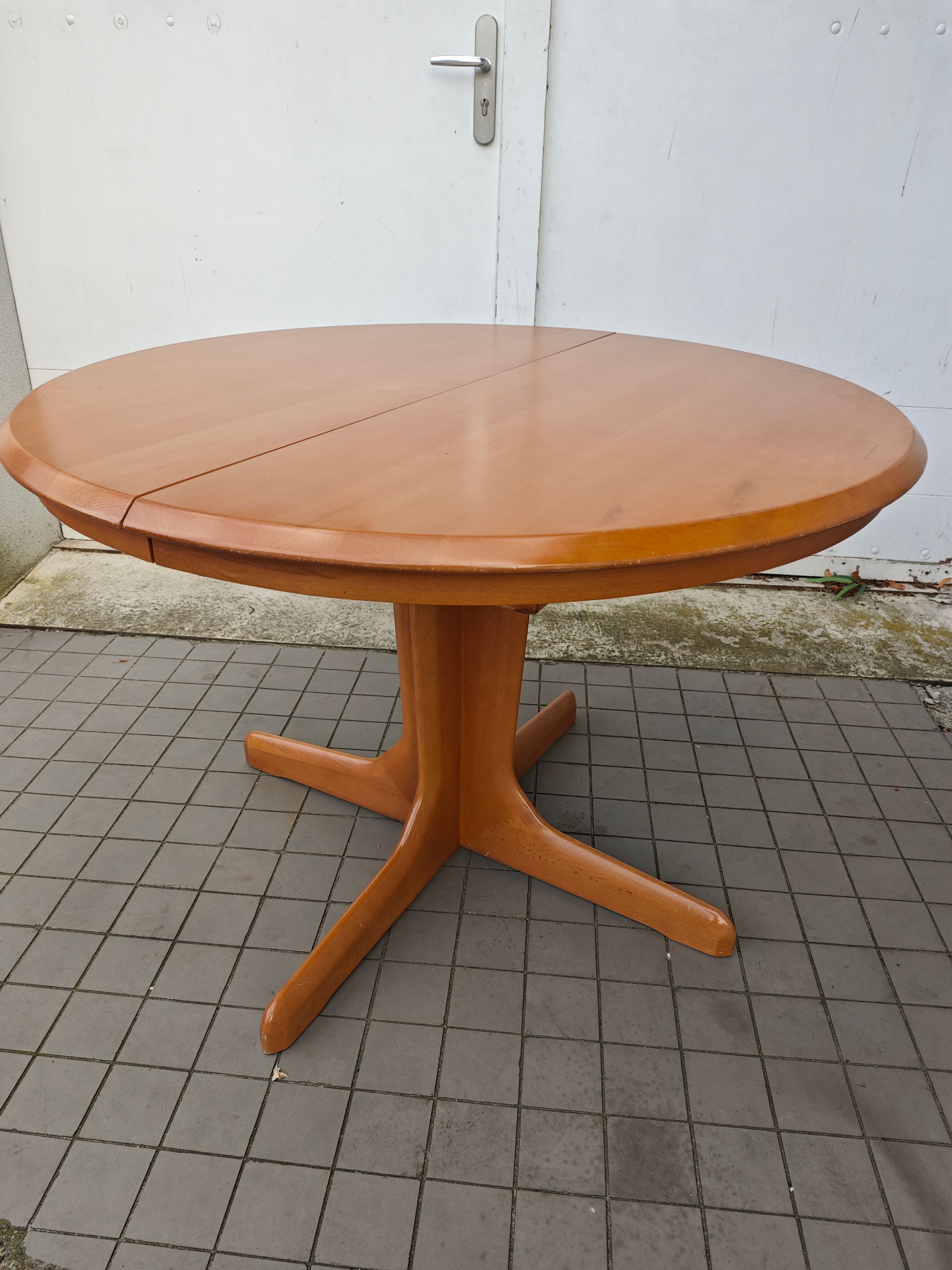 Vintage Round Extendable Dining Table - Wood - Extendable Table - Dining Table