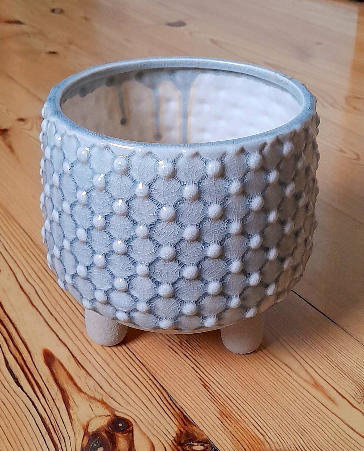 Tripod ceramic cache pot