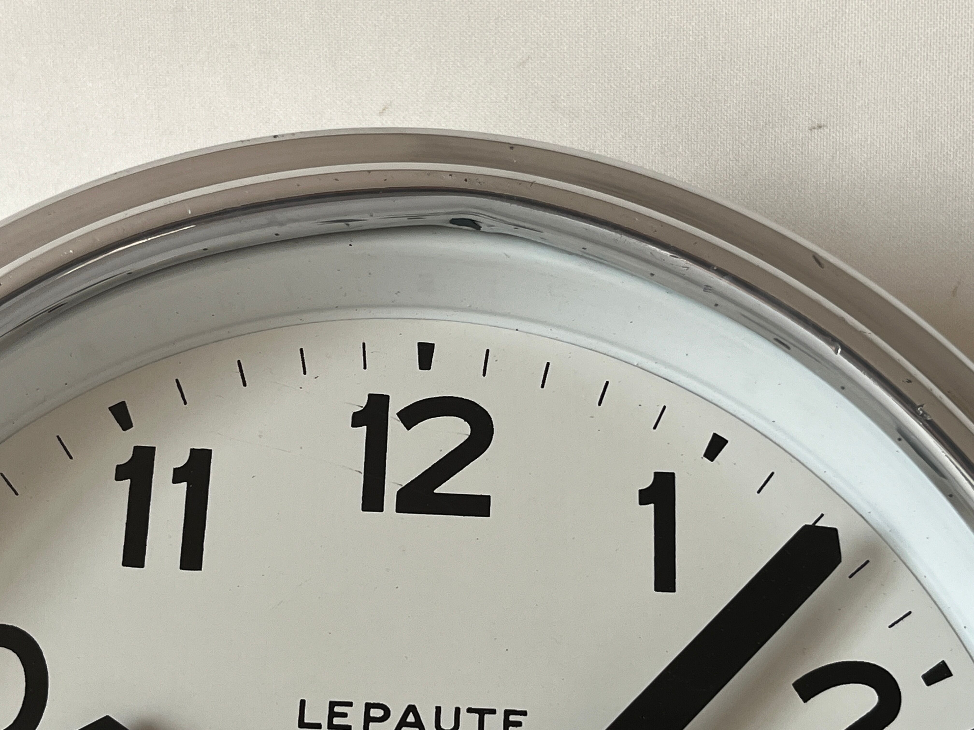 Horloge industrielle fonctionnelle Lepaute alu poli 25 cm gare pendule Brillié 1960 ATO usine