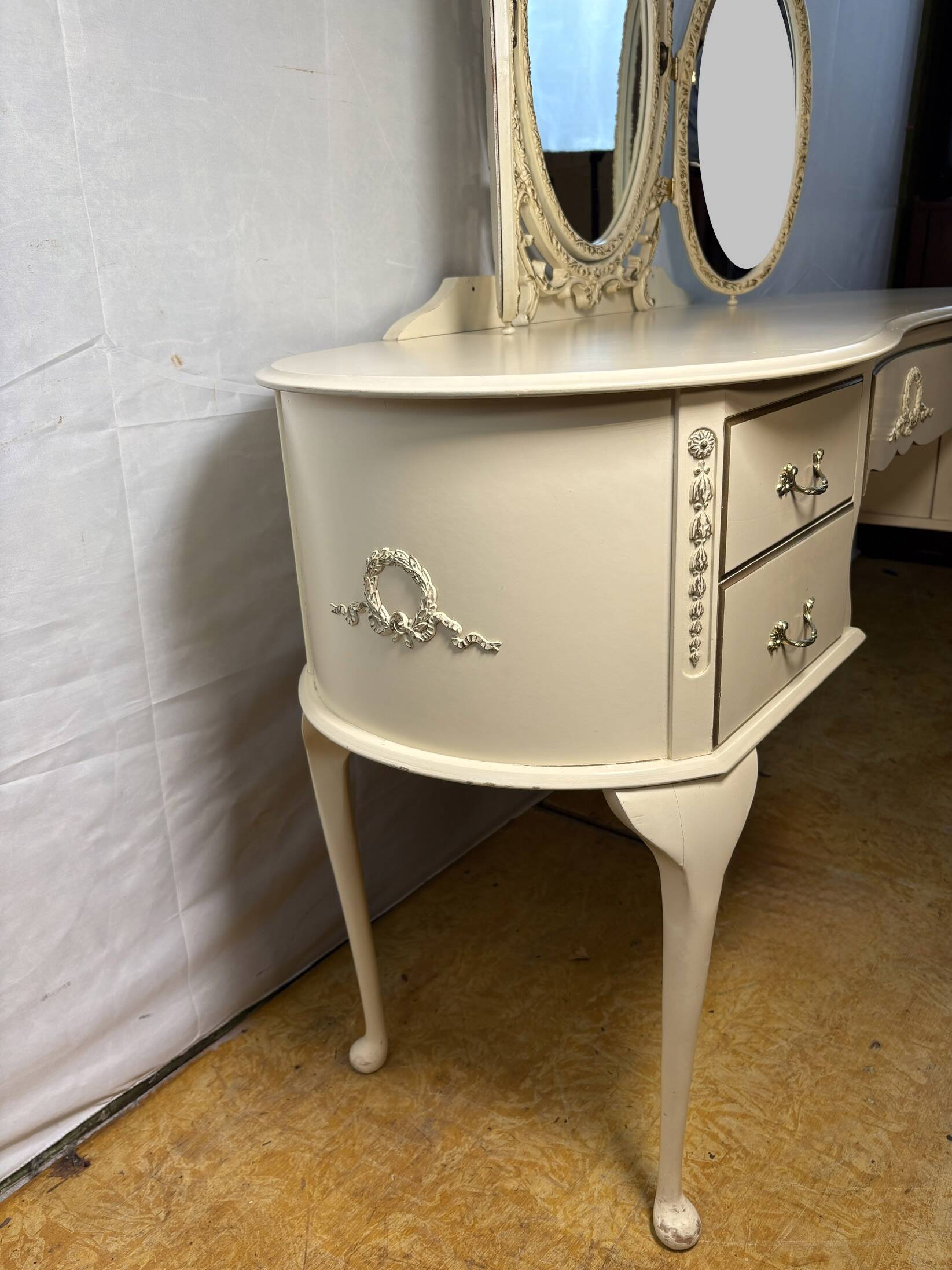 Romantic vintage French-style hairdresser