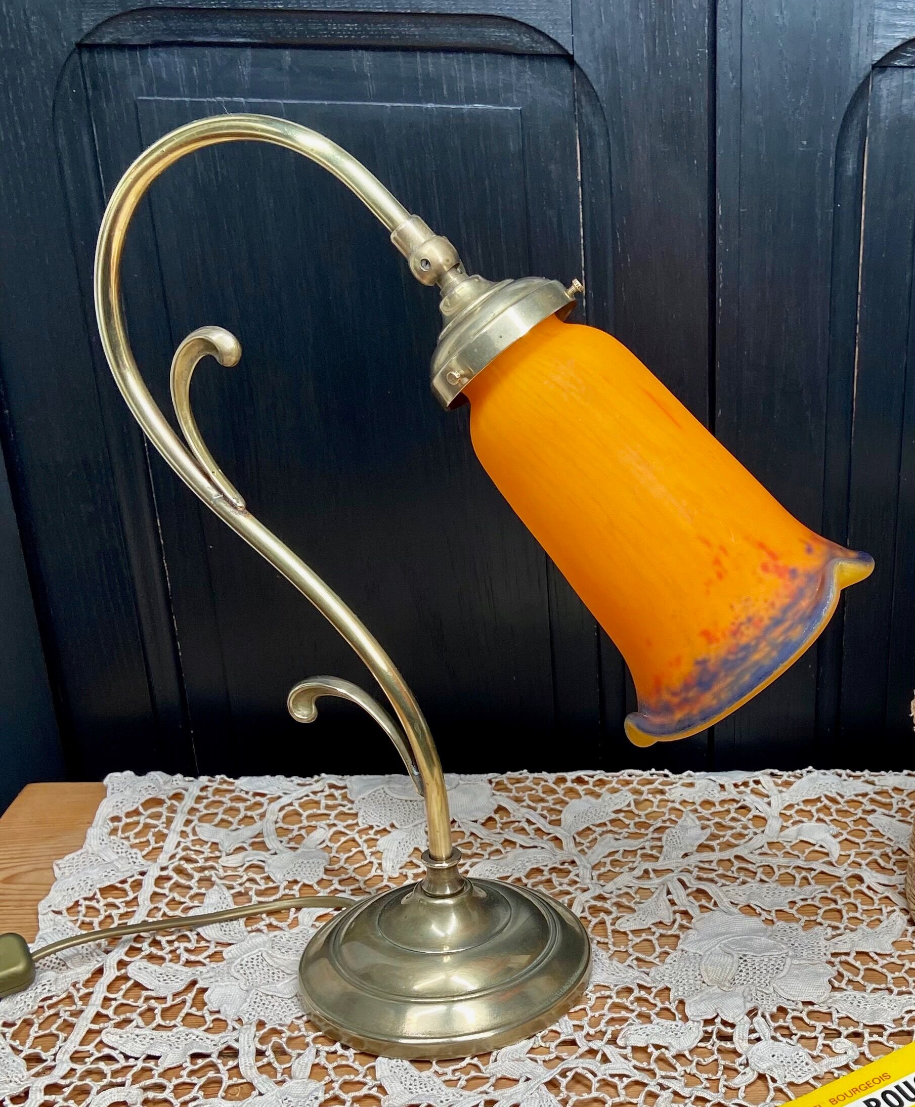 Lampe laiton et pâte de verre art déco