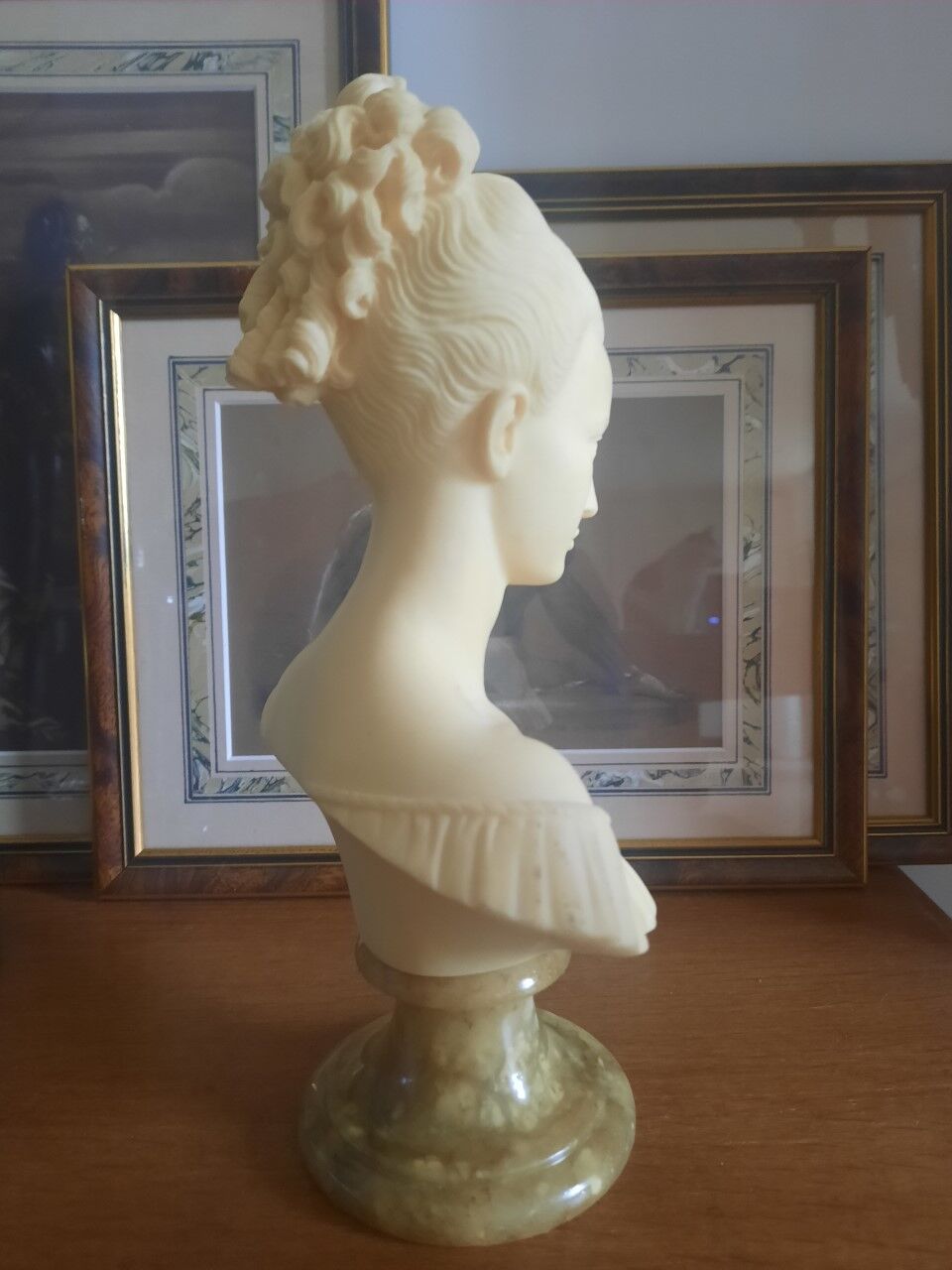 Bust woman on pedestal