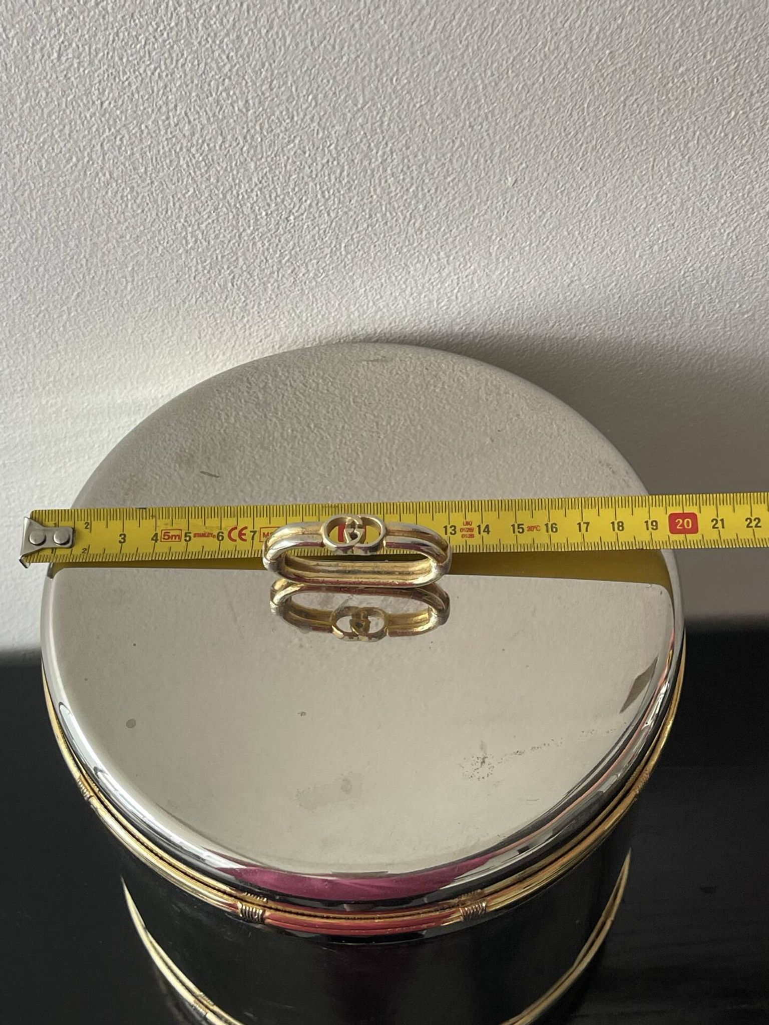 Vintage Gucci champagne bucket in silver-plated metal in Hollywood Regency style.