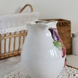 Pichet vintage en barbotine fruits polychrome