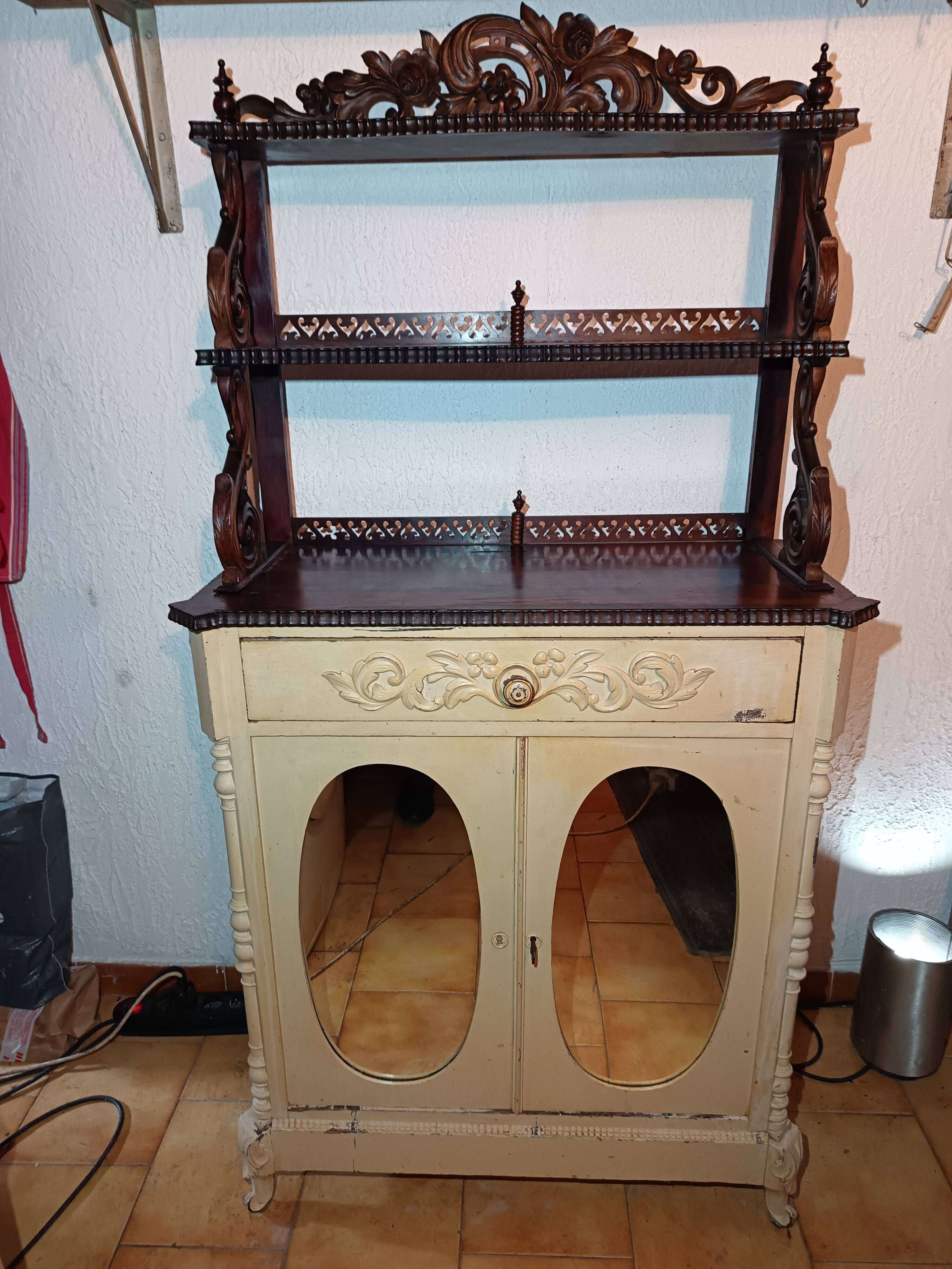 Mahogany sideboard "Napoleon III / Victorian style" from the Baroque period.