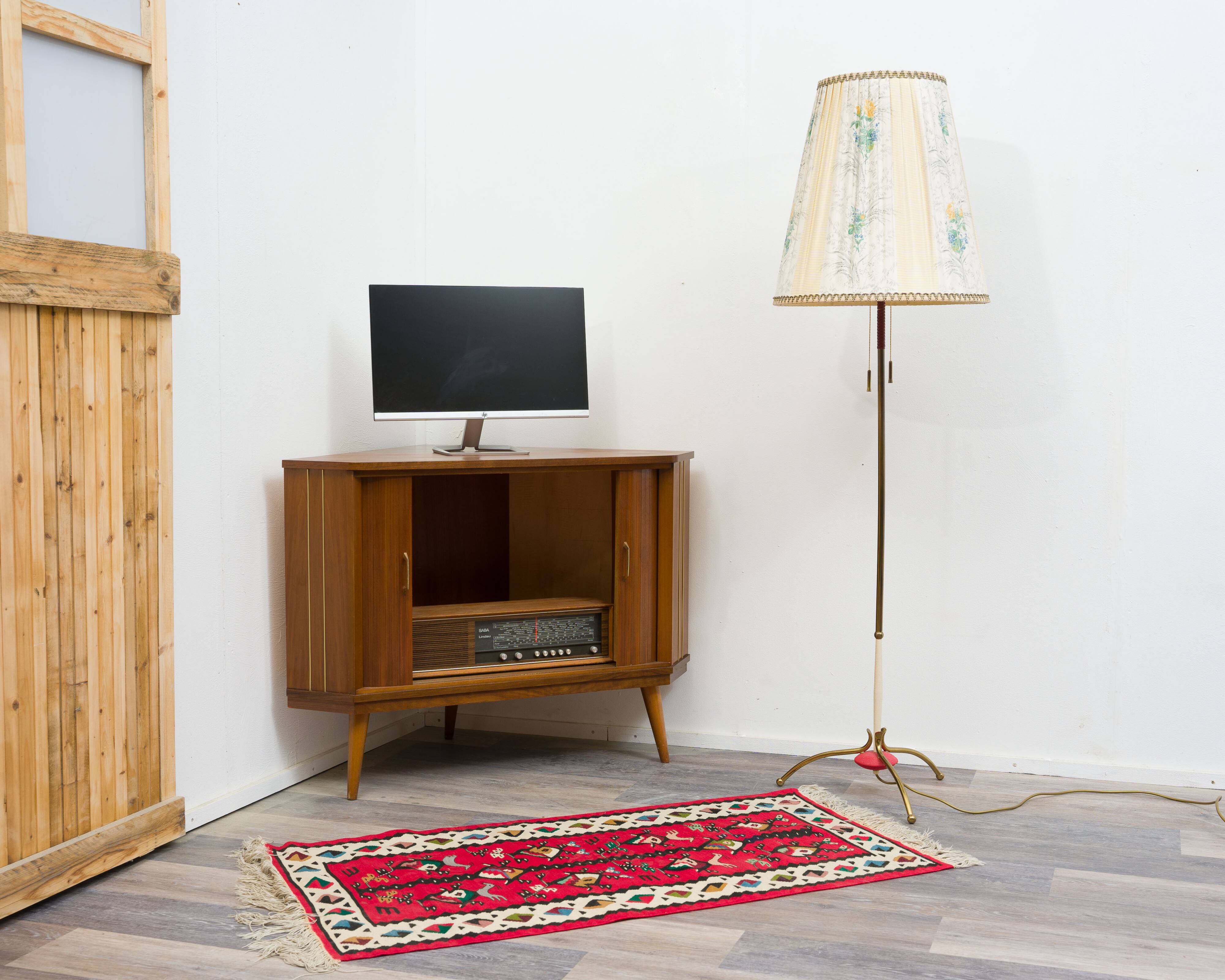1950s chest of drawers/TV cabinet with sliding doors