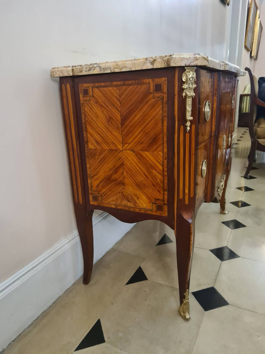 Transition period chest of drawers