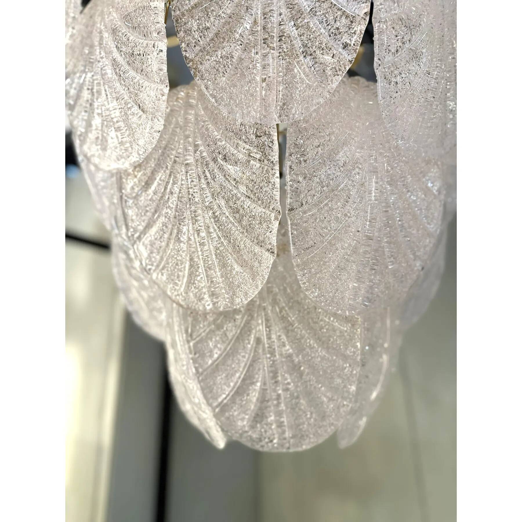 Elegant Italian White Graniglia Petals Murano Glass Chandelier