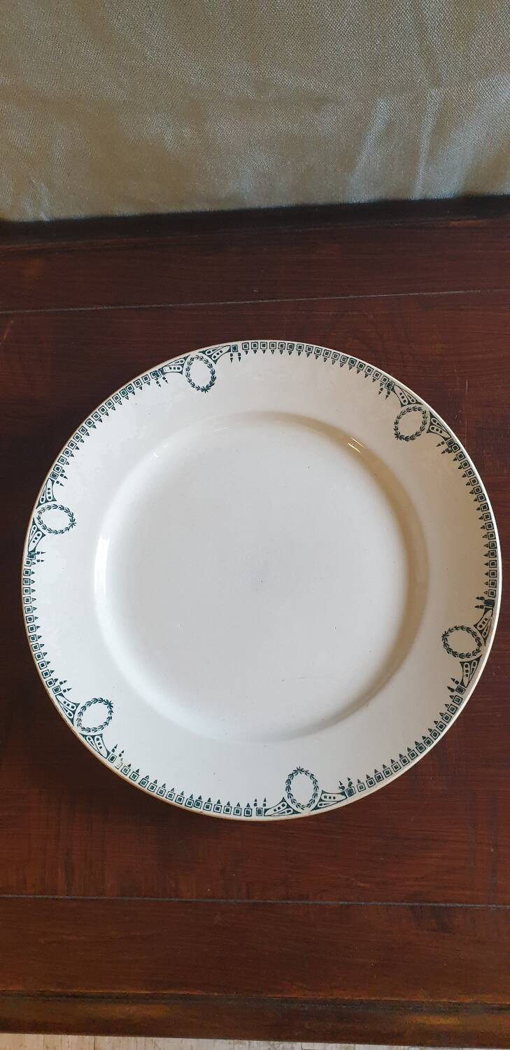 St Amand round dish