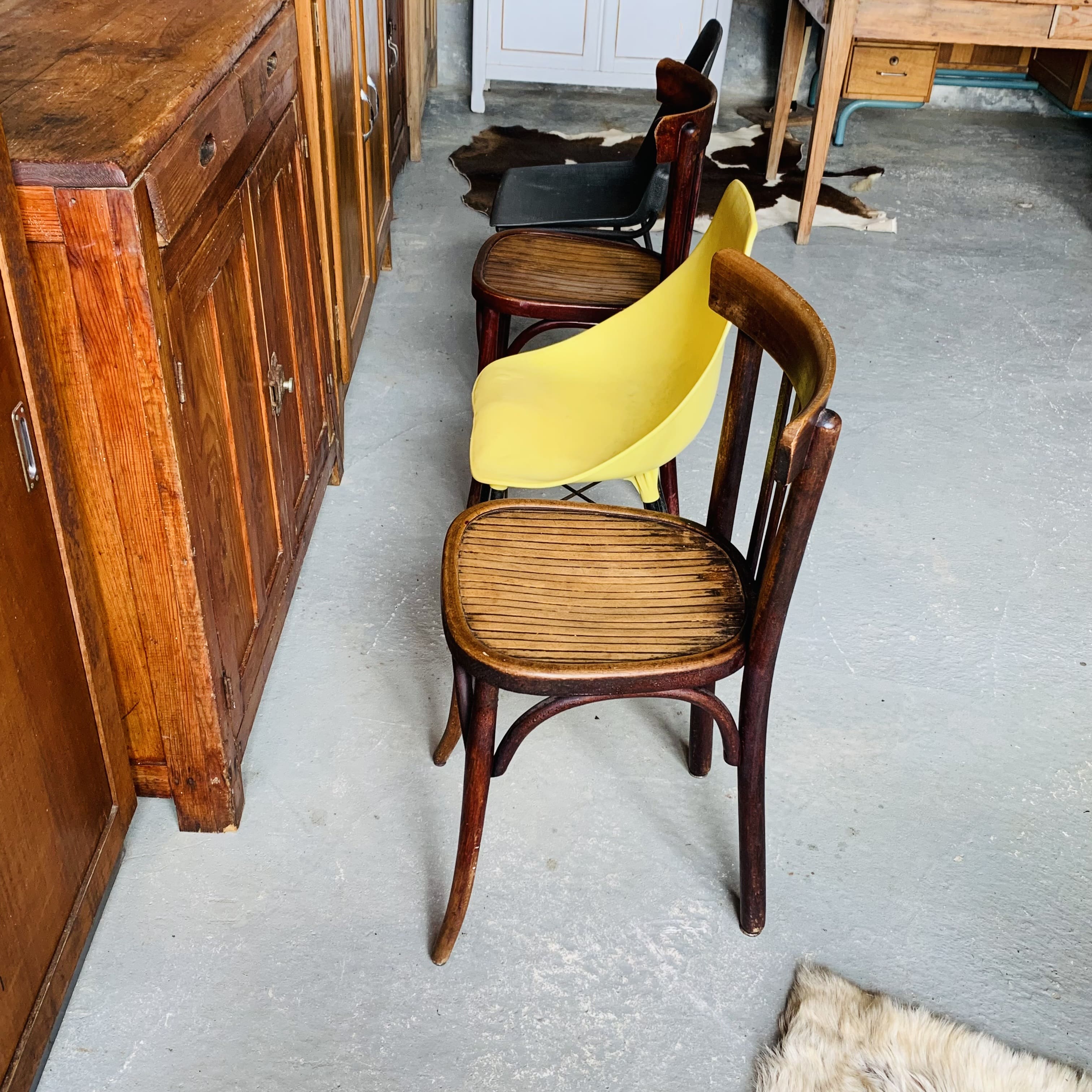 4 chaises dépareillées