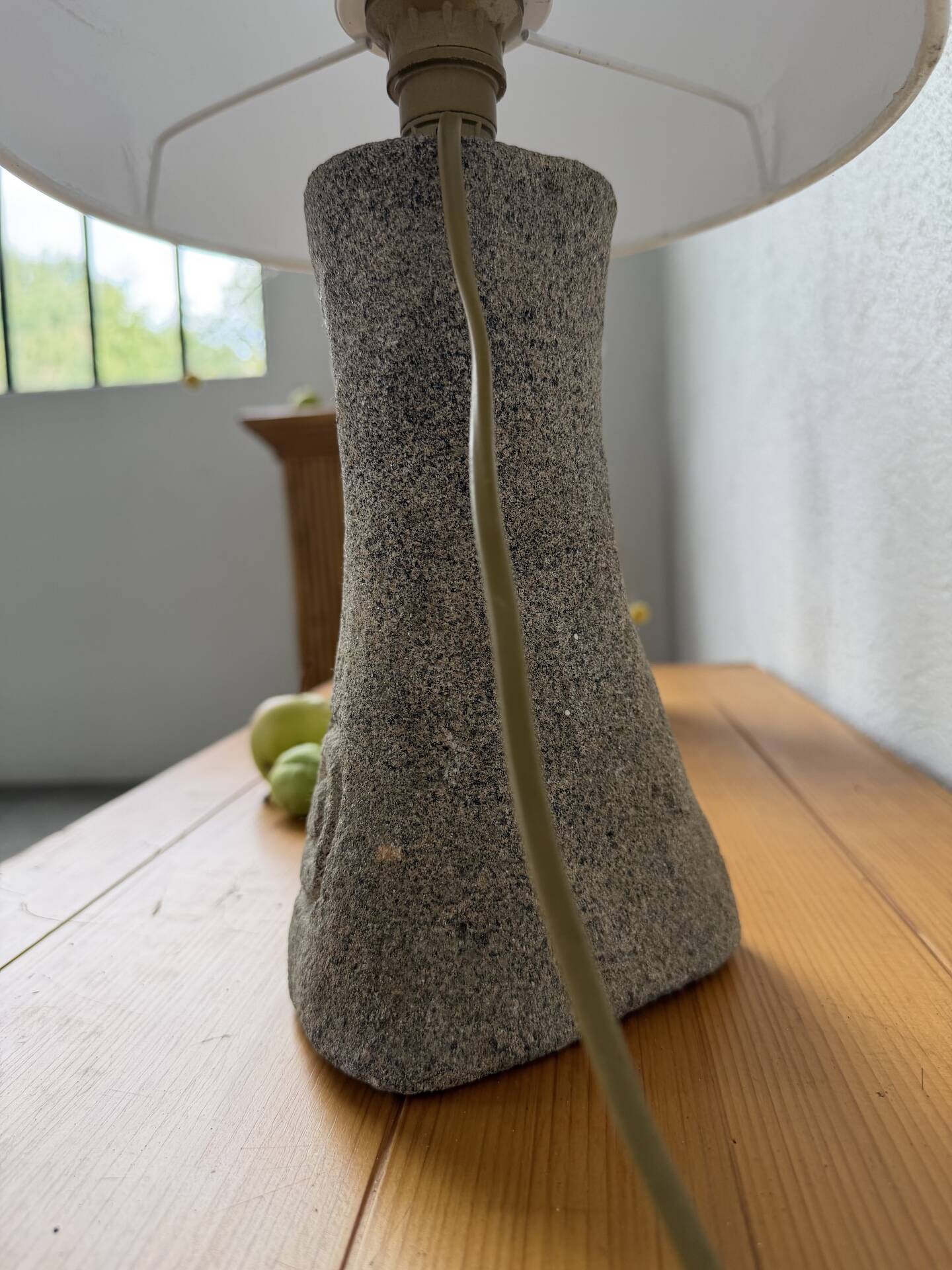Lampe de bureau ou de table granit pierre sculptée 1970