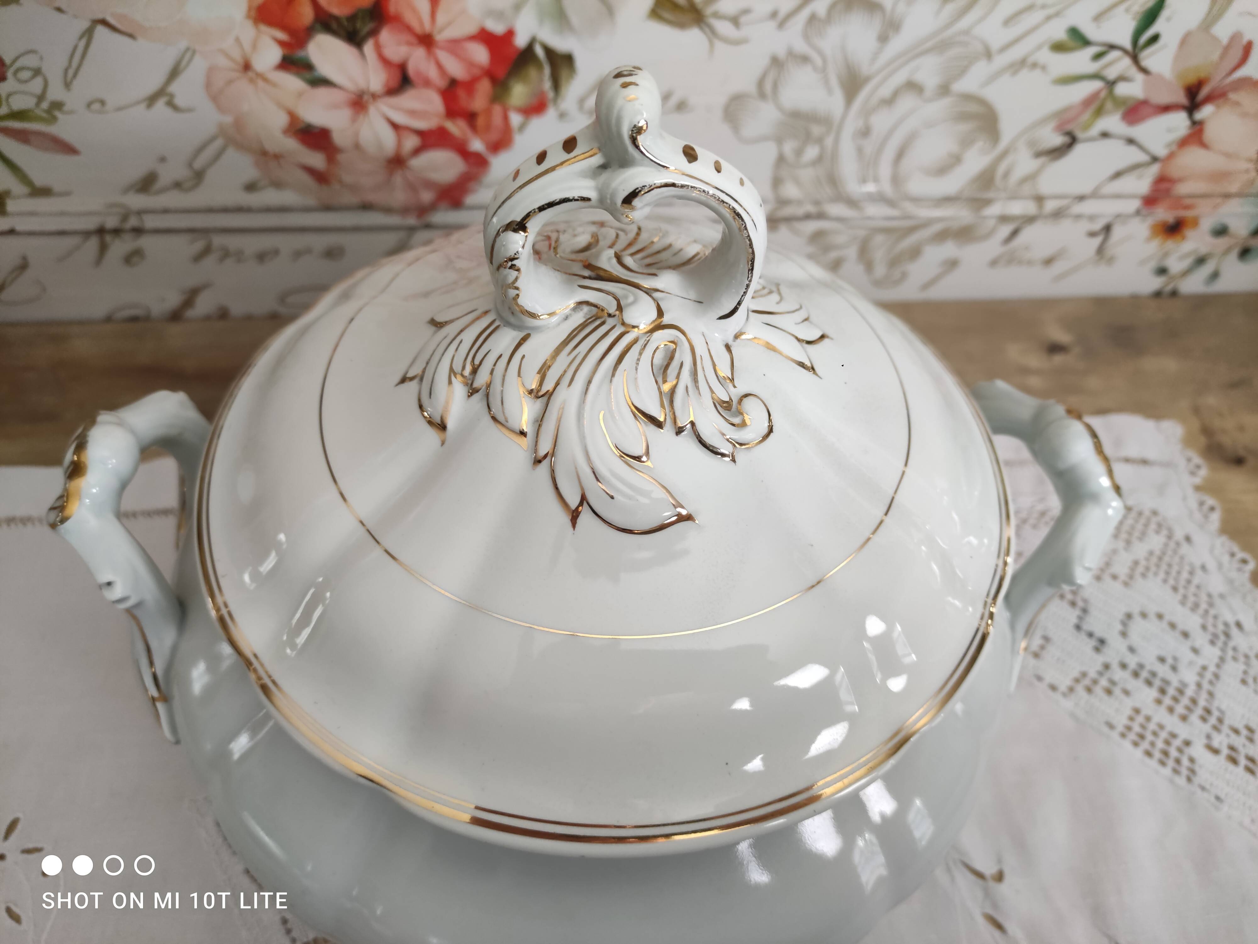 Niederweiler soup bowl in white earthenware bordered gold