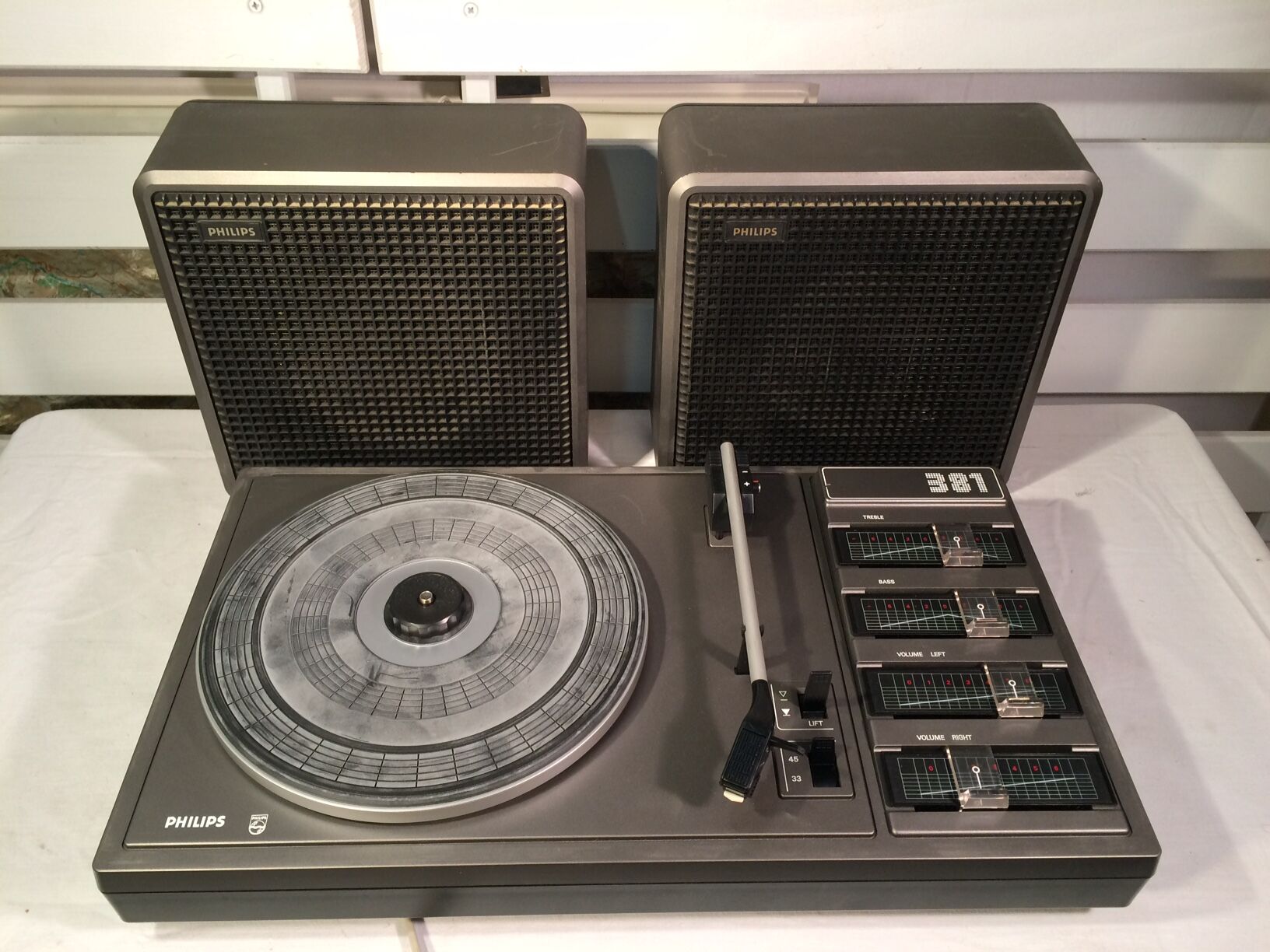 Record player / Vintage Electrophone Philips 381 - Perfect condition - Year 1972