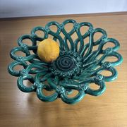 Coupe ajourée en céramique verte Vallauris, années 1950