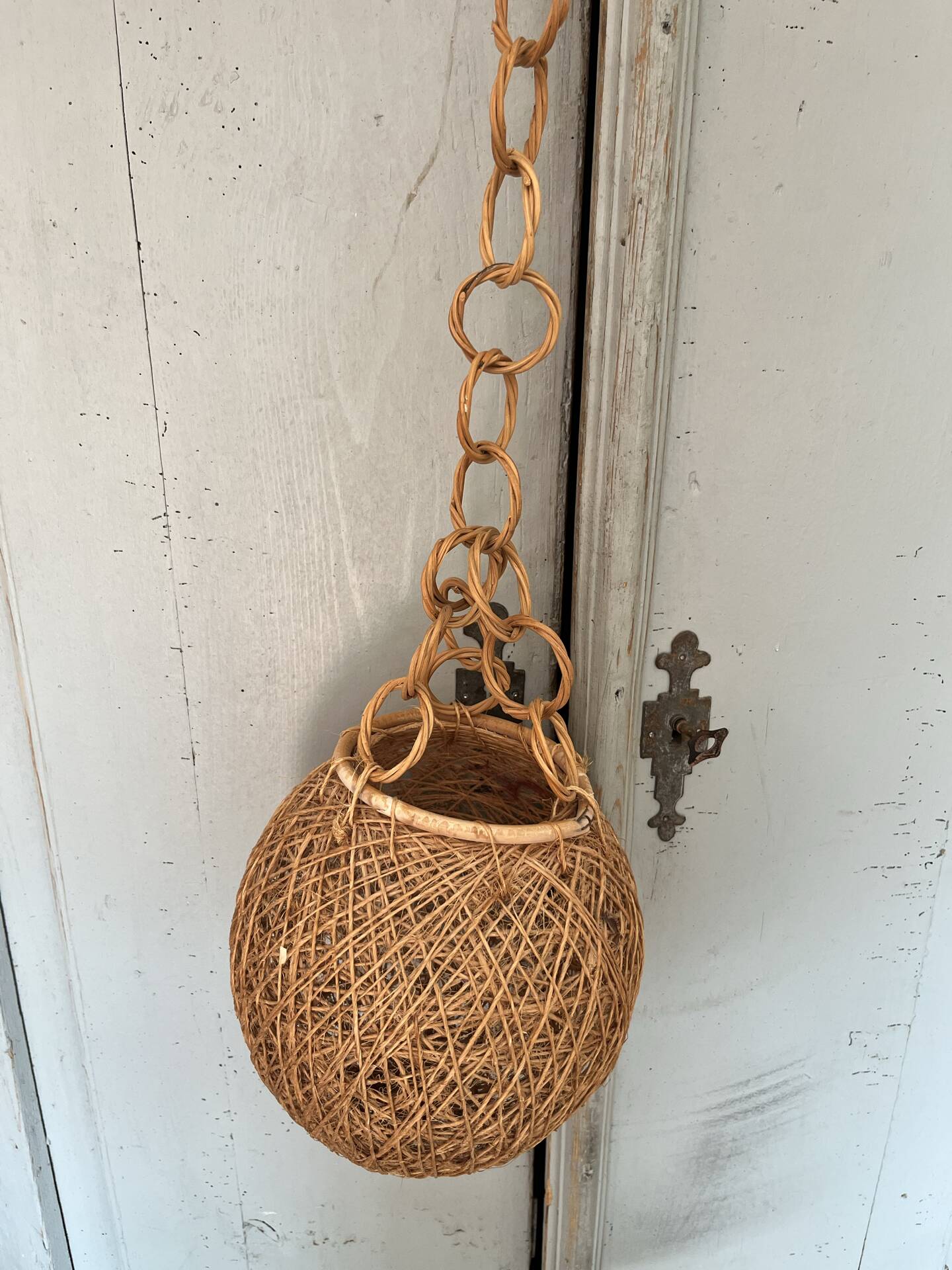 Suspension ball in rope