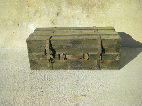 Malle militaire ancienne