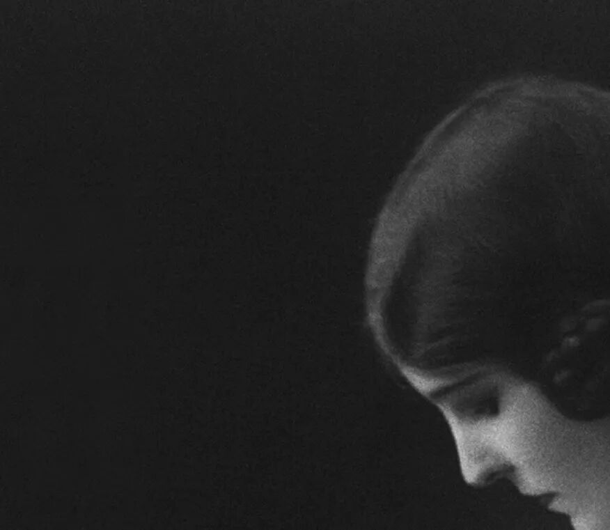 Vintage female backless female photography - Belle Époque 1930