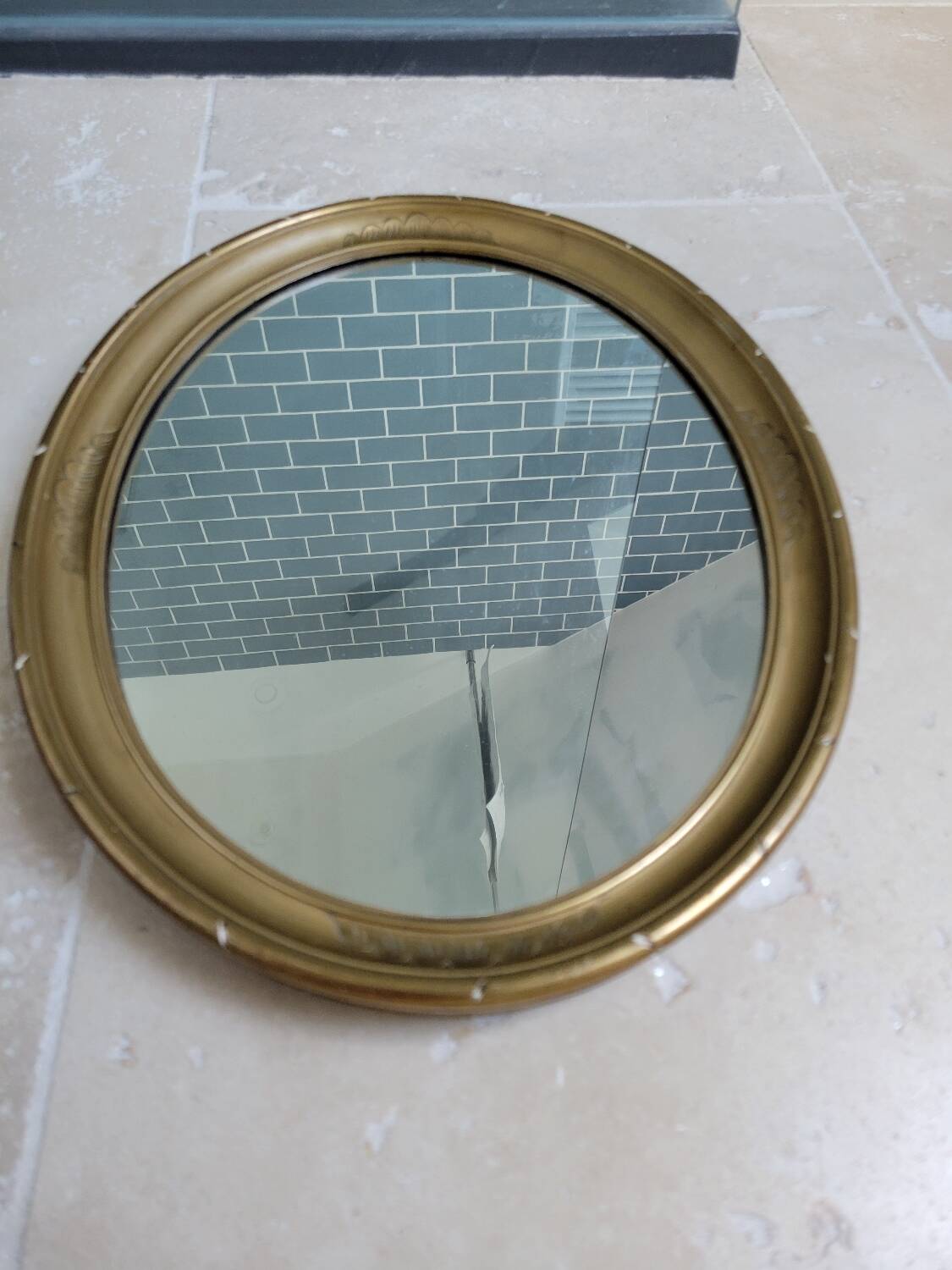 Oval mirror in gilded stucco 45 cm