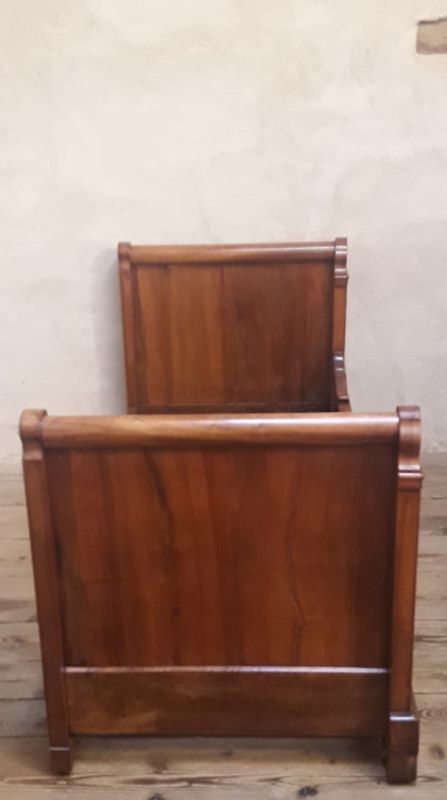 Louis philippe bed in walnut